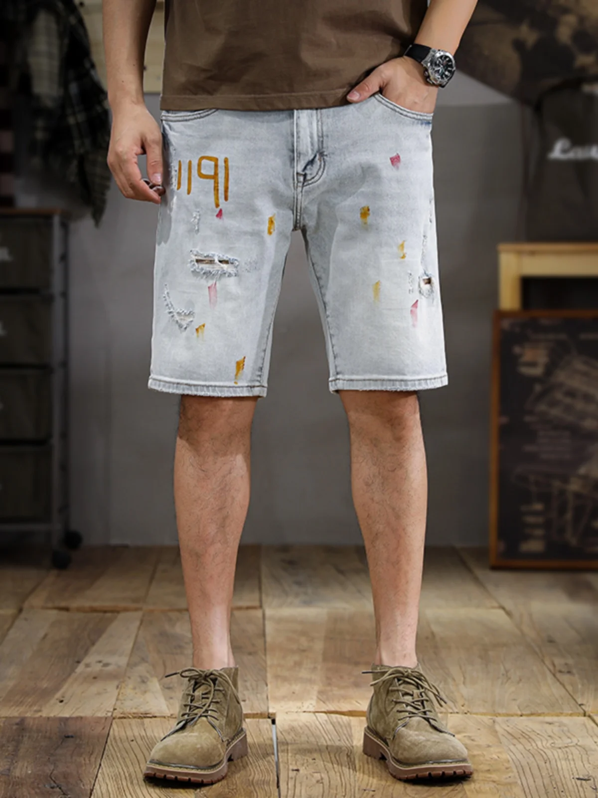 

Мужские джинсовые шорты премиум-класса с эффектом потертости и спрей-окраской, модные, прямого кроя, длиной до колена, повседневные, со средней посадкой, из хлопка со стрейчем