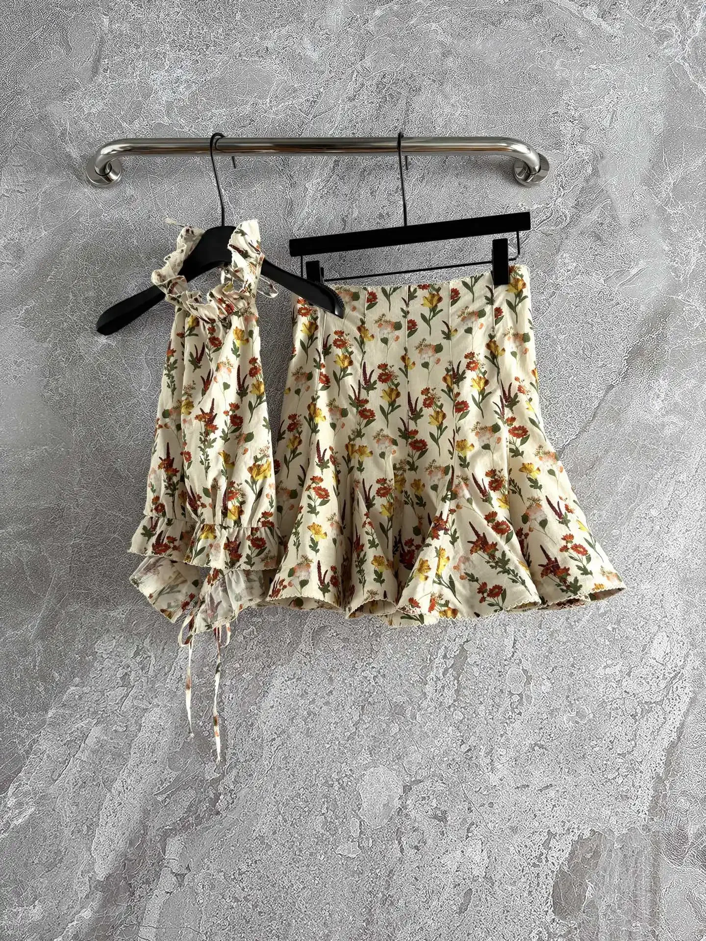 Damski nowy kołnierzyk z falbankami, bez rękawów, kwiatowy nadruk, lniany top na ramiączkach + koronkowa spódniczka mini z trąbką