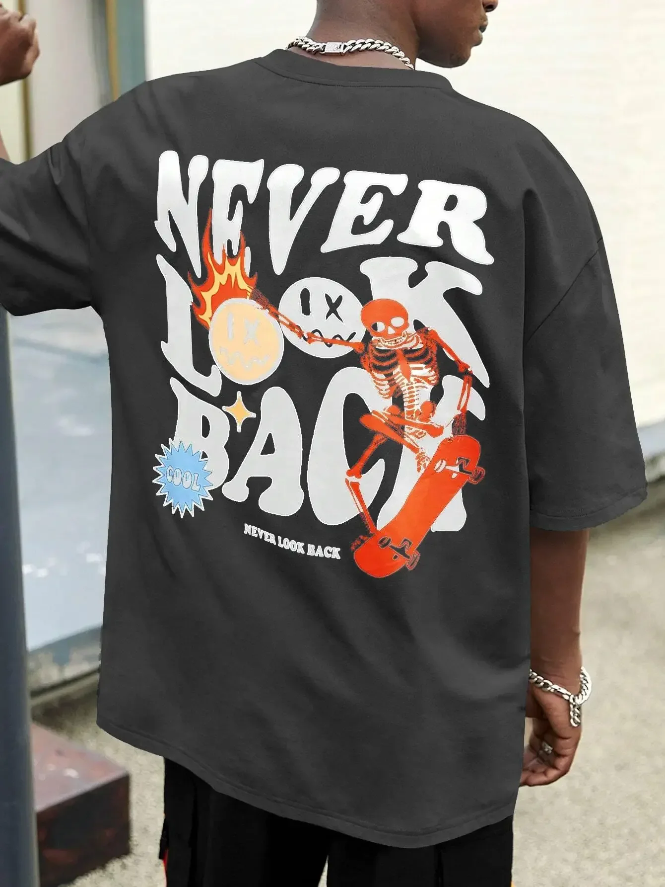 Never Look Back Creative Smile Skull Printing Cartoons Street Print Tshirt uomo t-shirt allentata t-shirt girocollo in cotone