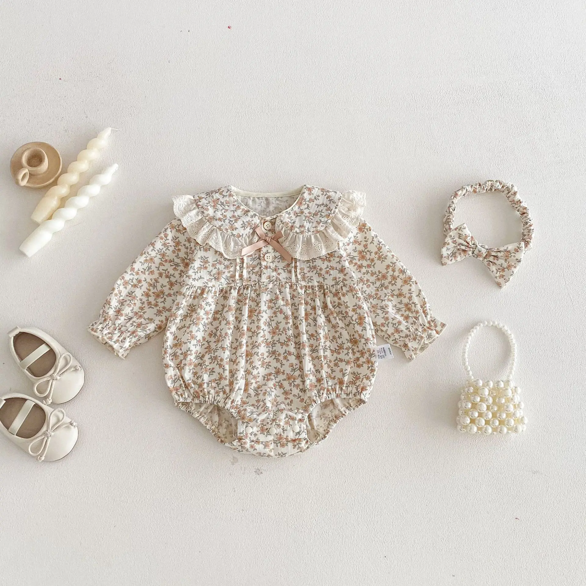 ملابس الطفل 2026 ربيع الخريف جديد طفل الفتيات طويلة الأكمام داخلية الرضع الأزهار قطعة واحدة الملابس مع العصابات الشعر