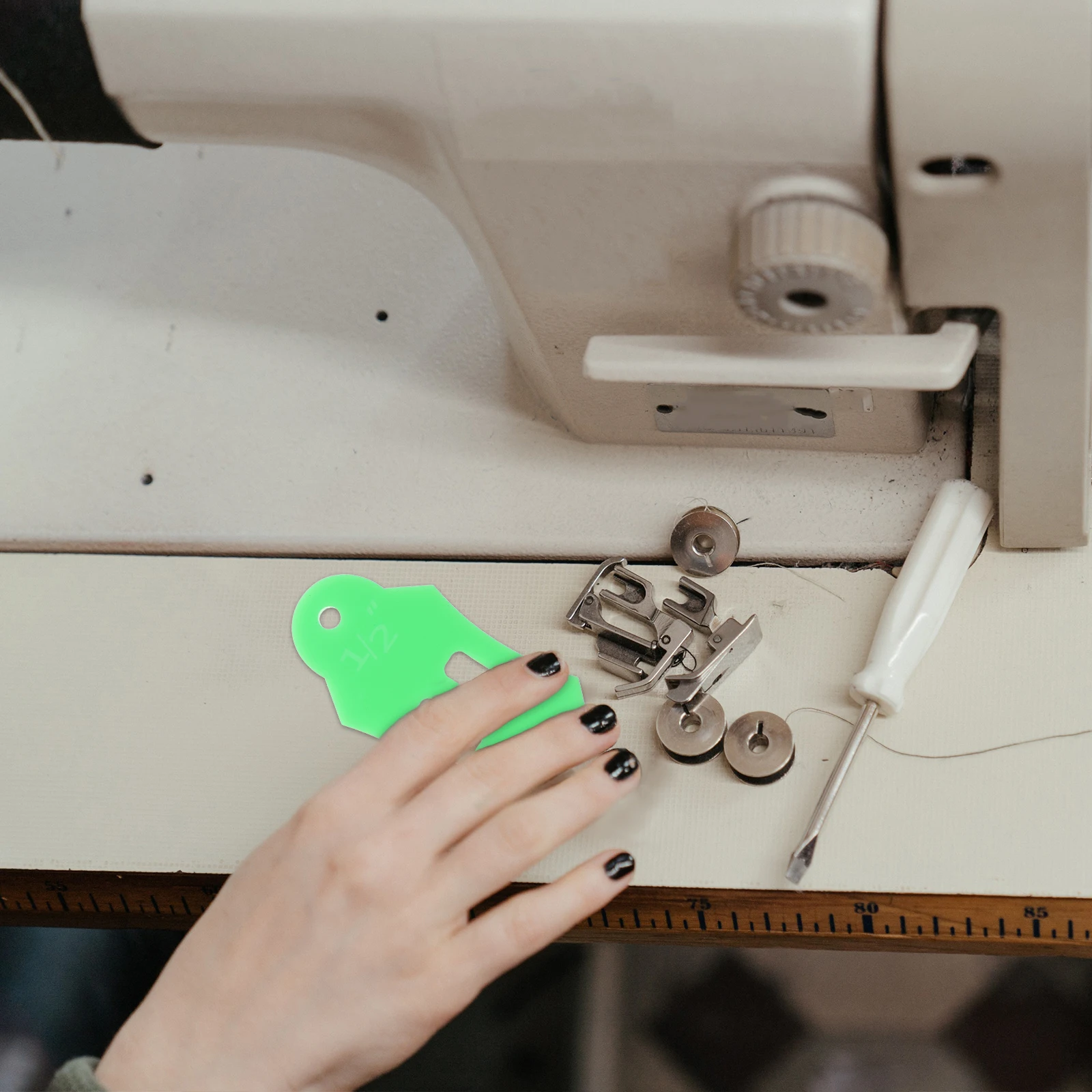 مجموعة واحدة من أدوات صانع اللحف DIY أداة شريط التحيز من القماش المرقعة ملحقات الخياطة خفيفة الوزن ومحمولة وسهلة الاستخدام وسريع ودقيق #2