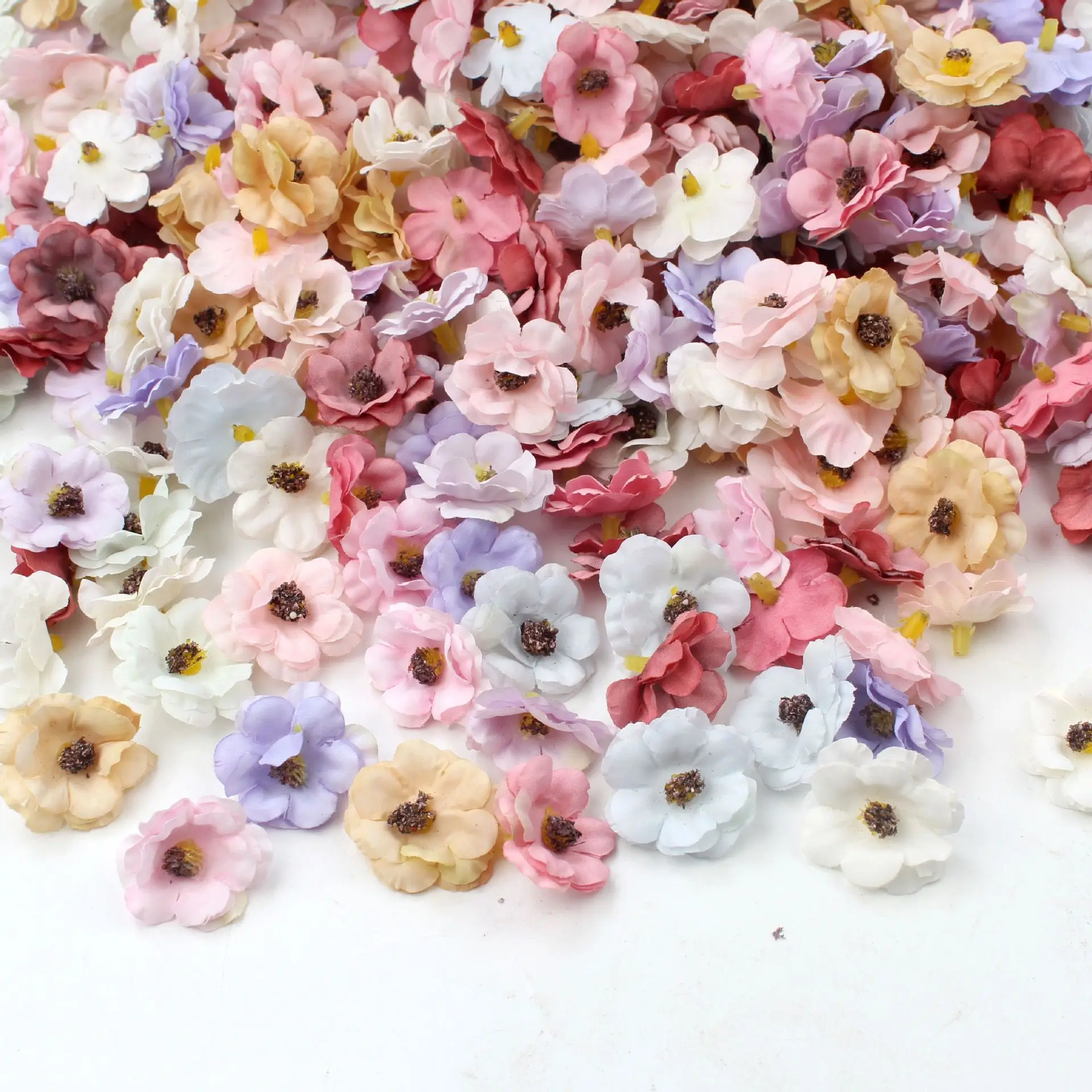 50Pcs Mini Silk Artificial Flowers Wholesale Tiny Blossoms Daisy Flowers Head For Home Decor Wedding Decoration DIY Garland Gift