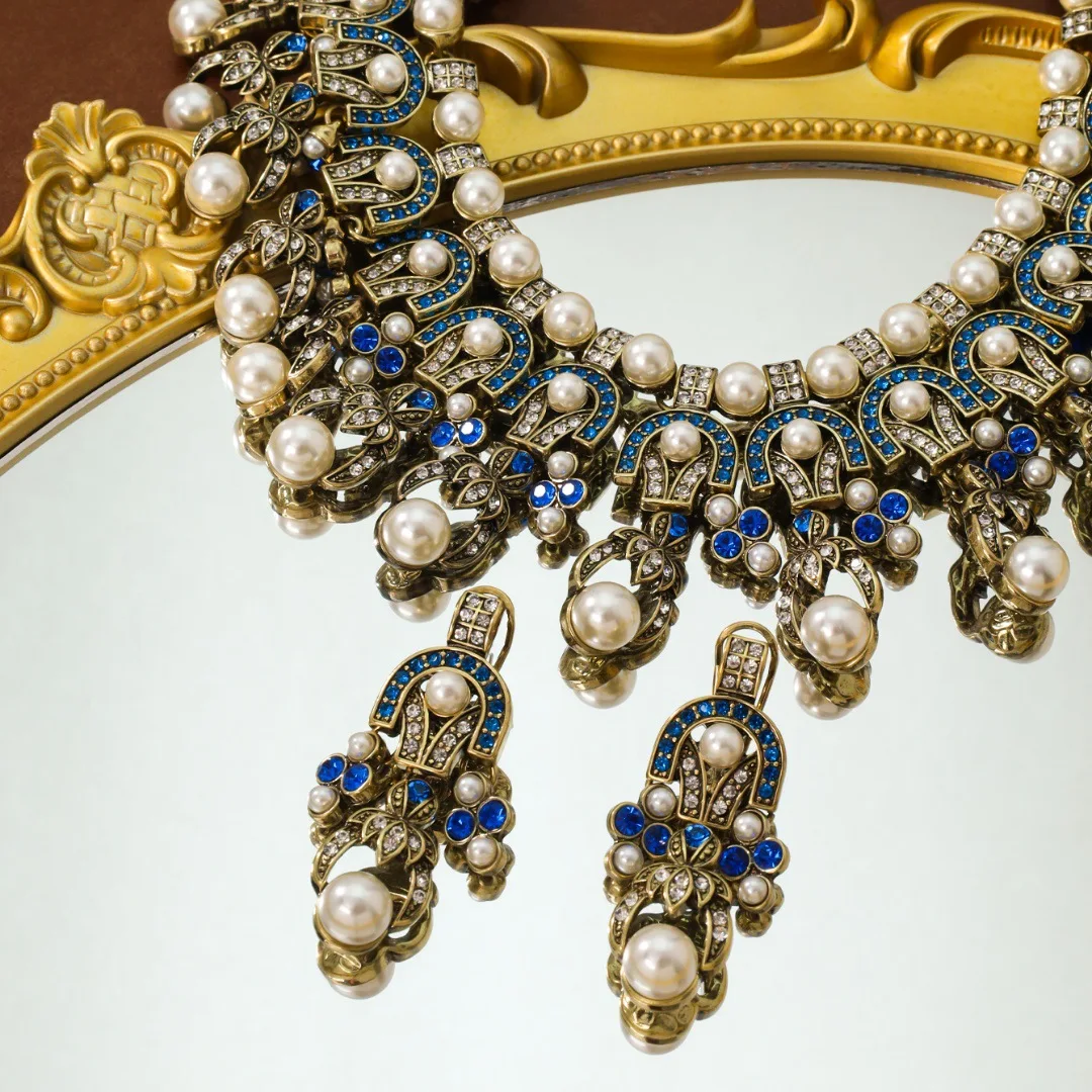 

Винтажный комплект ювелирных изделий для женщин, ожерелье с синими кристаллами в стиле барокко и серьги-капли с отделкой из искусственного жемчуга для официальных видов