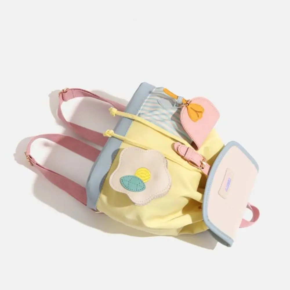 かわいい巾着型の創造的な花柄バックパック、漫画風ストライプ柄学生用スクールバッグ、大容量PU素材スクールバッグ