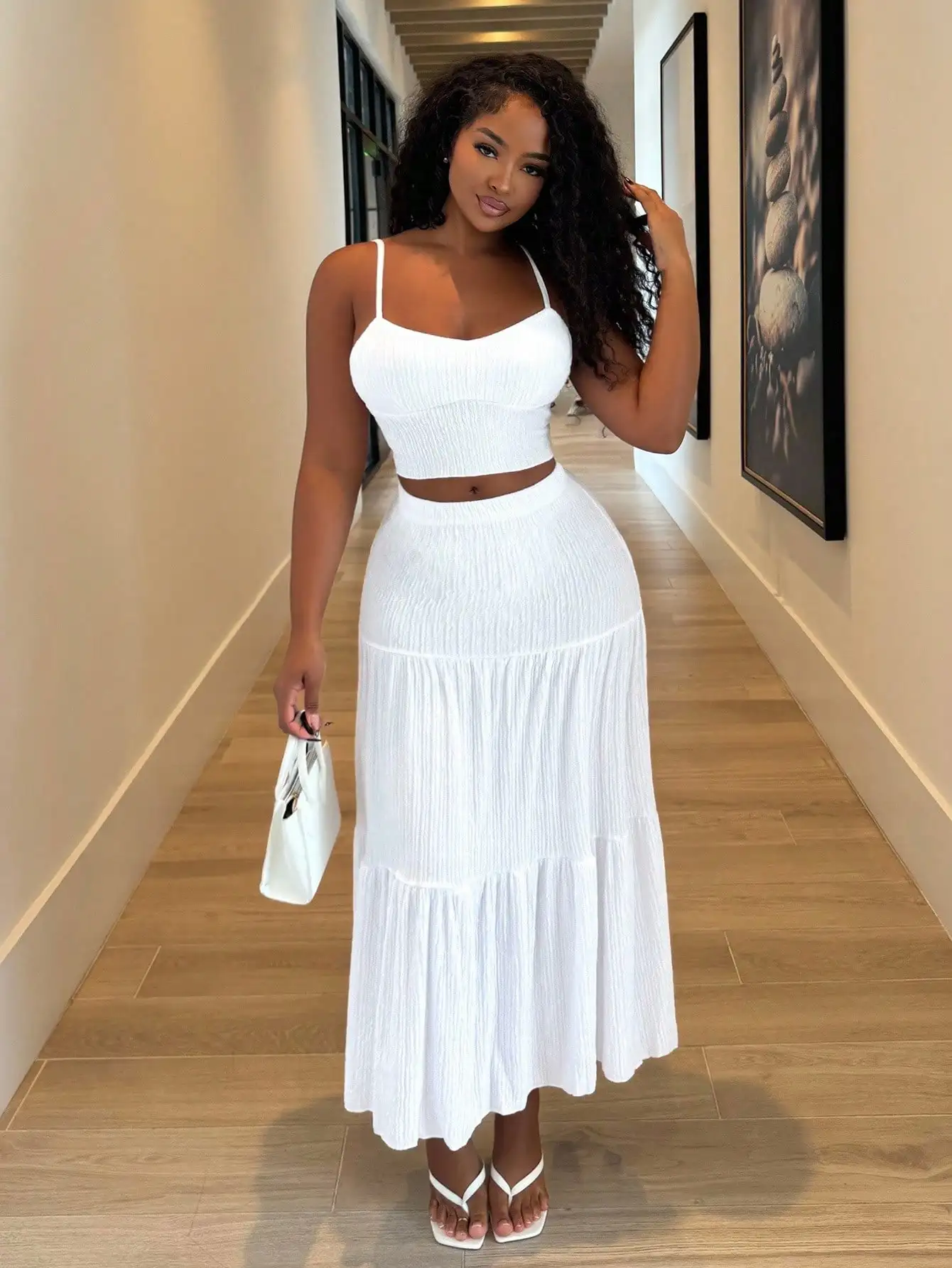 

Женский комплект: топ-камизоль и длинная юбка миди