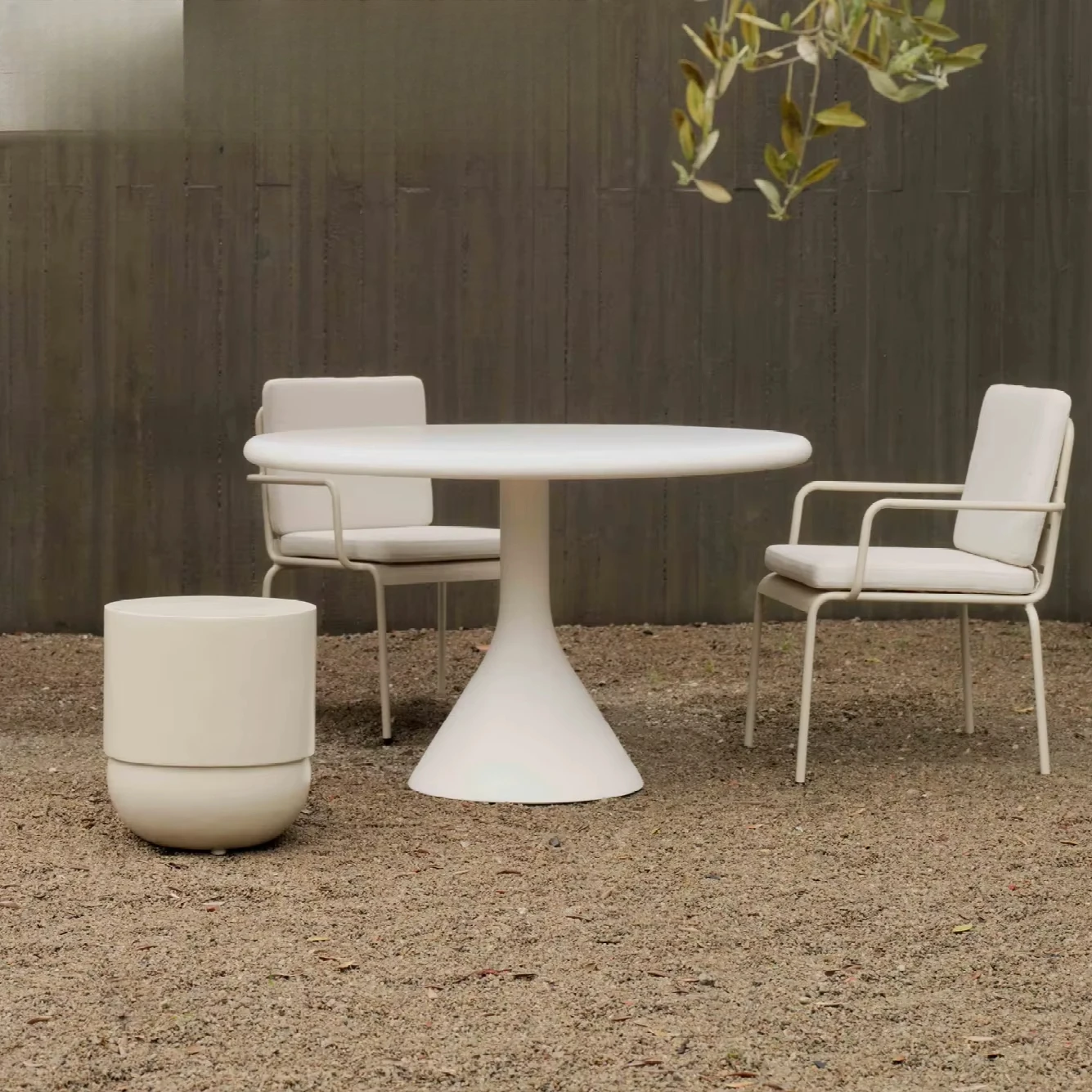 Casual Modern Outdoor Furniture Full Aluminum Garden Chair with Fiberglass Table Garden Furniture Set for Villa Hotels Resorts