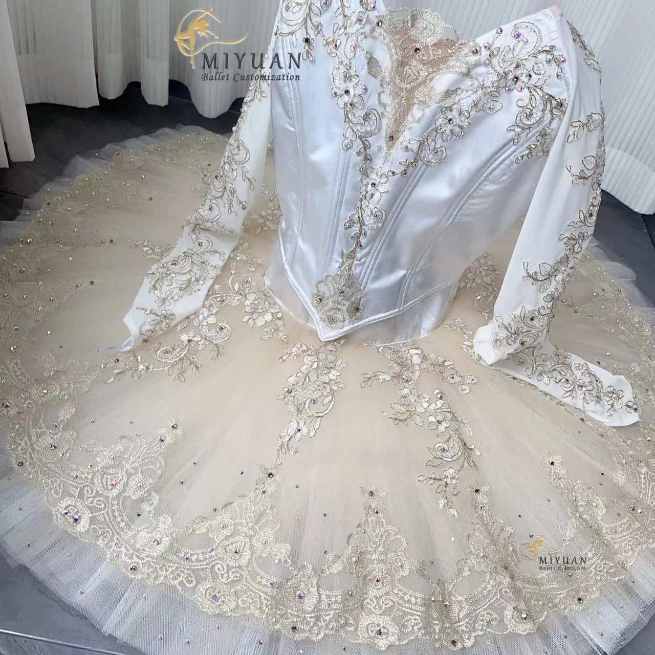 2024 High-end tailor-made professional white long-sleeved tutu performance contest dress women's costume