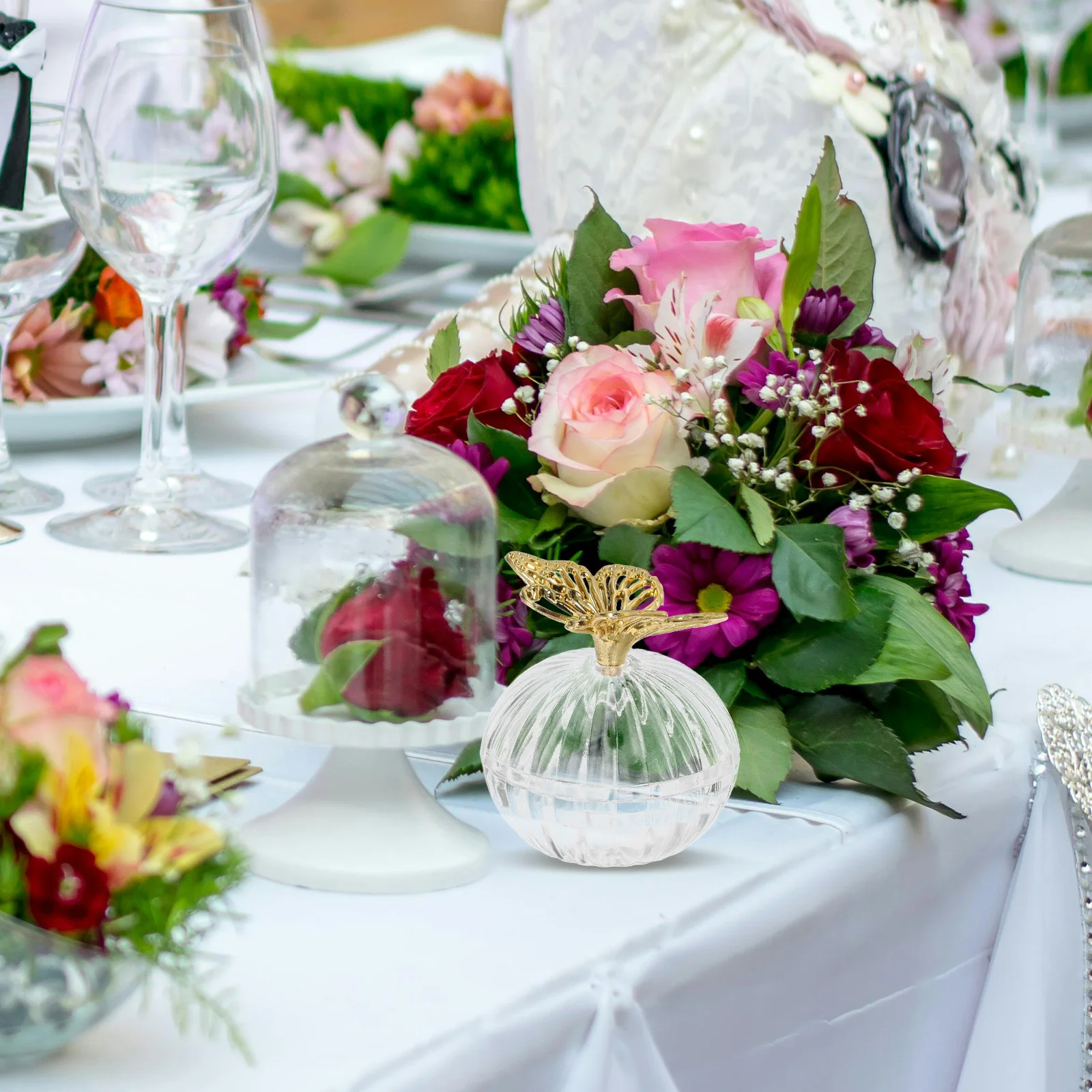 

12Pcs Clear Plastic Favor Boxes European Wedding Candy Box Gold Plated Butterfly Top Transparent Round Bottom for Treats Display