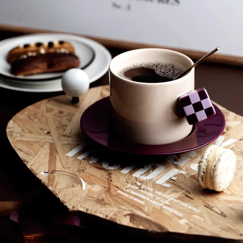 Portable Art Coffee Cup Creative Funny Girls Espresso Tea Cups Ceramics Cute Kahve Fincan Takimlari Bone China Tea Cup Set