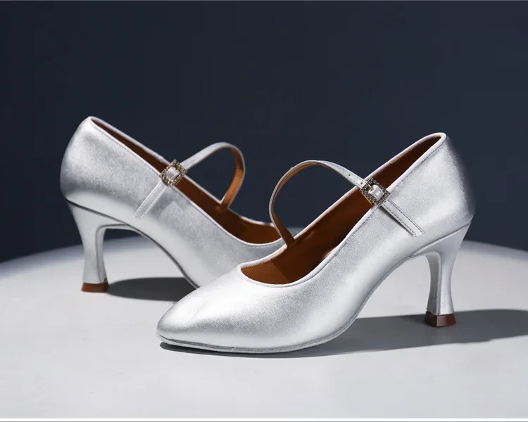 Professionelle moderne Tanzschuhe für Damen aus Leder, Tanzschuhe mit Wildledersohle und hohem Absatz für den Ballsaal, für Indoor-Training und Auftritte. – Detail 12
