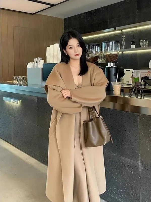 

Женское двустороннее шерстяное пальто цвета хаки средней длины с воротником-стойкой и поясом на талии для осени и зимы