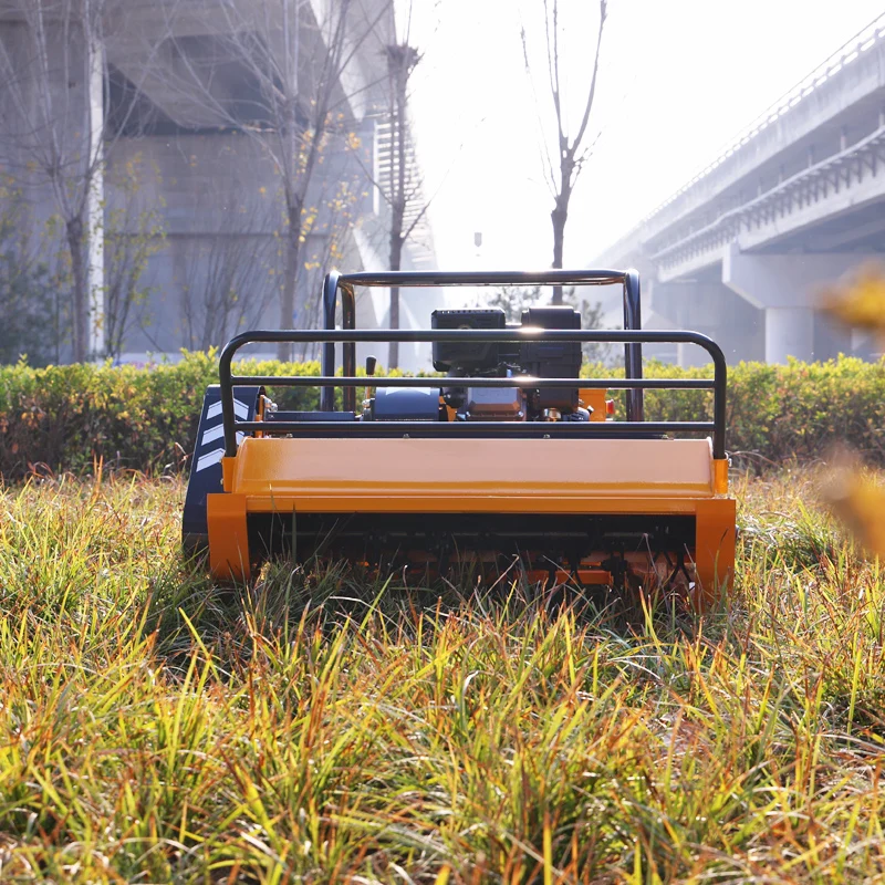 جزازة العشب ذات الشريط الأفقي المخصص بأربعة أشواط تعمل بالتحكم عن بعد مناسبة لتنظيف العشب في فناء الأقراص الكبيرة
