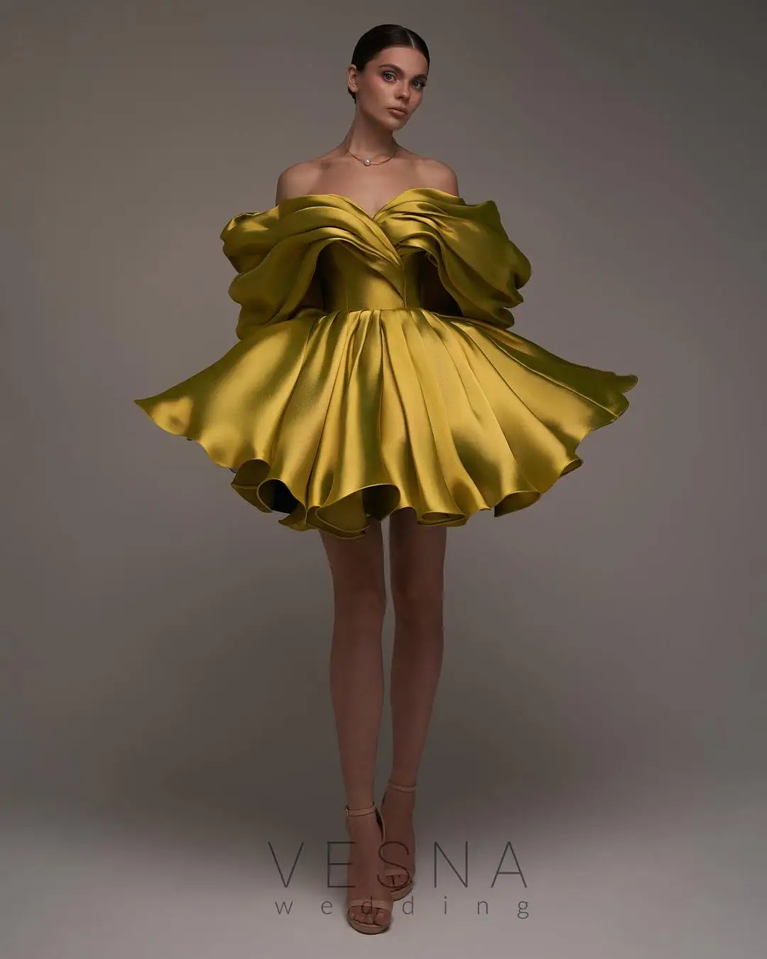 

Meetlove Customized Yellow Elegant Strapless A Line Satin Mini Length Party Ball Gowns with Applique Women Formal Dresses