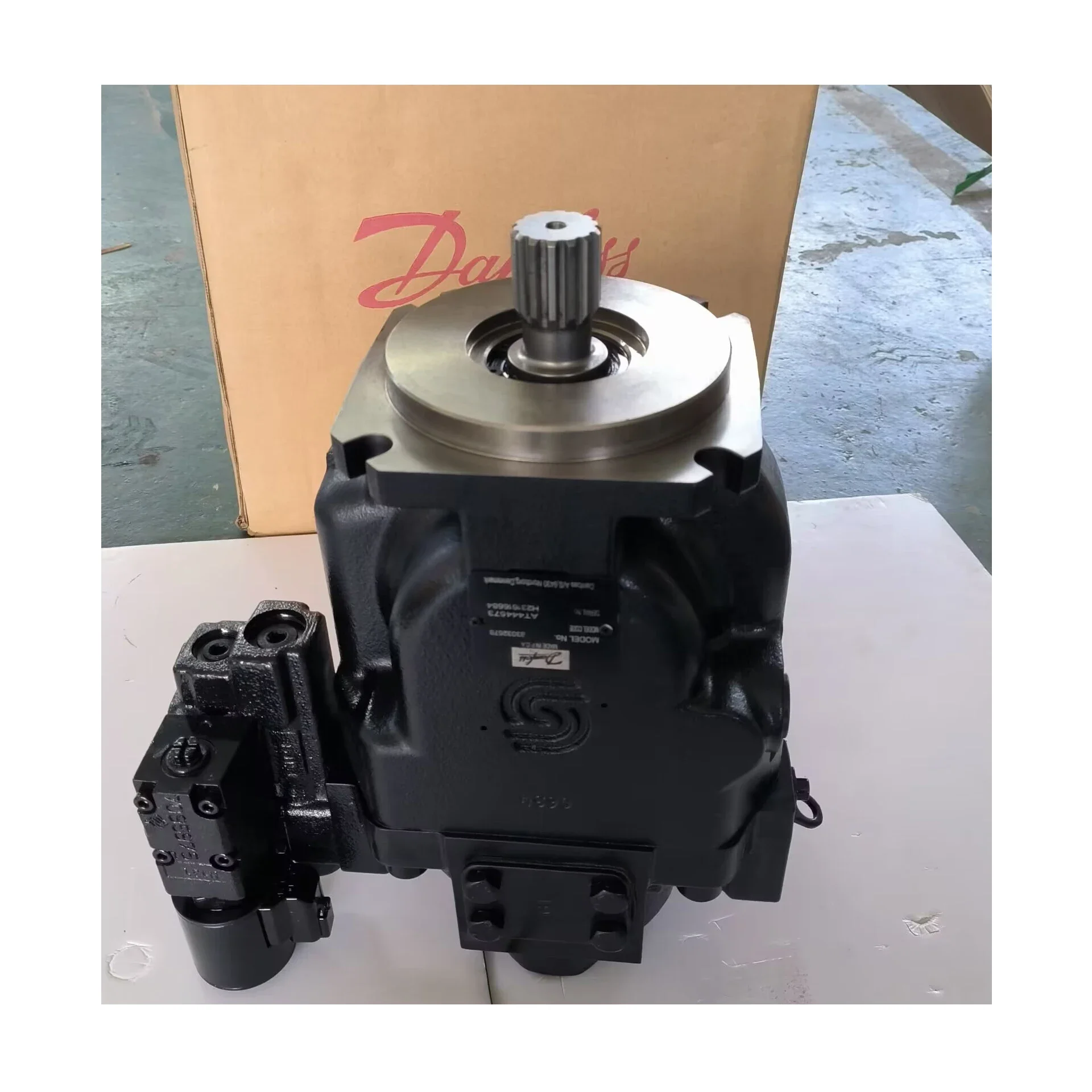 Custom Hydraulic pump Dan foss AT444573 customizable With solenoid valve stock available and fast delivery