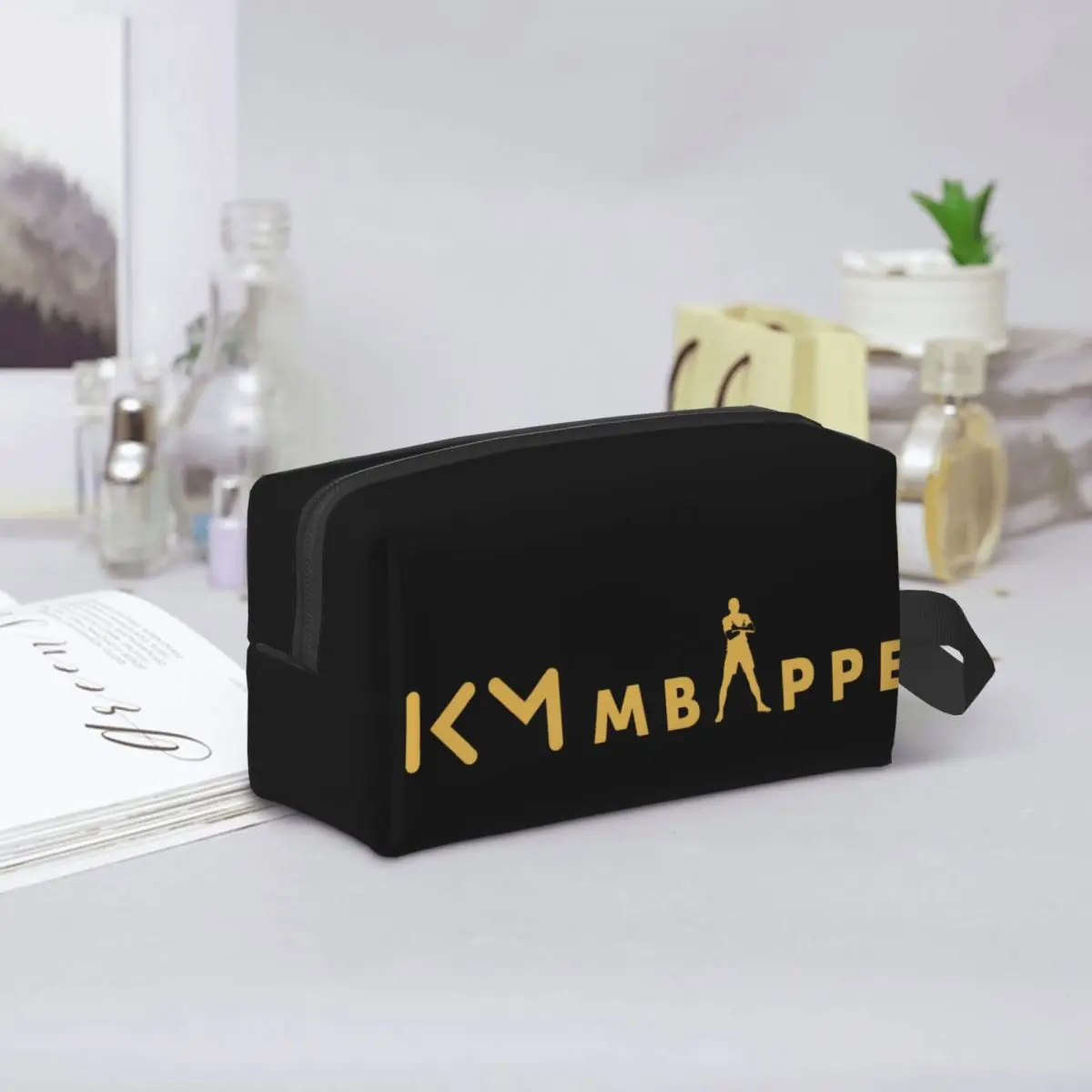 Bolsa de aseo personalizada KM Soccer Mbappes, organizador de maquillaje de fútbol Kawaii, caja de Kit de almacenamiento de belleza para mujer