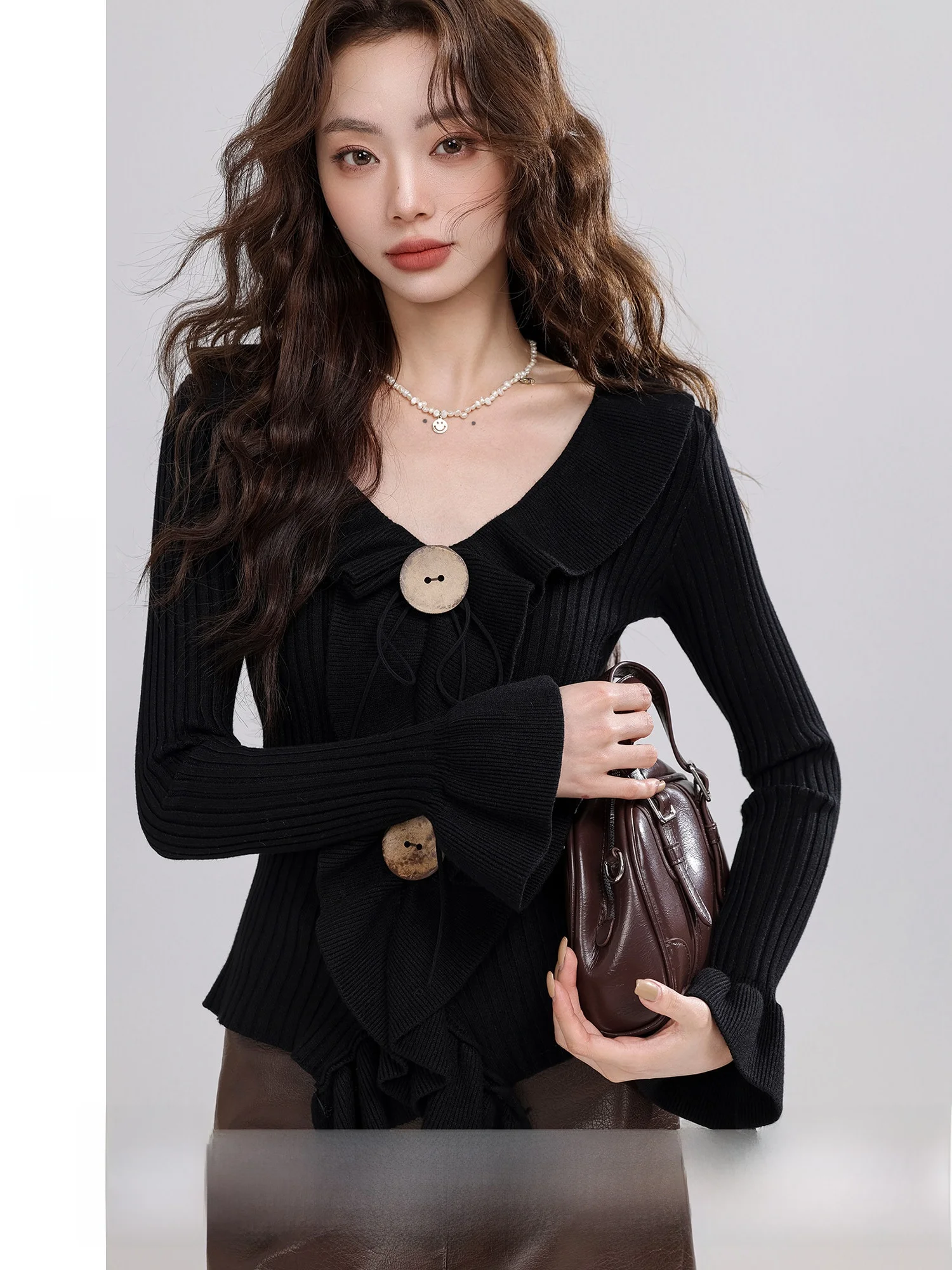 

Модный черный вязаный джемпер с V-образным вырезом и кружевом для женщин, осенняя новинка, из мягкого полиэстера, с длинными рукавами и цветочным узором