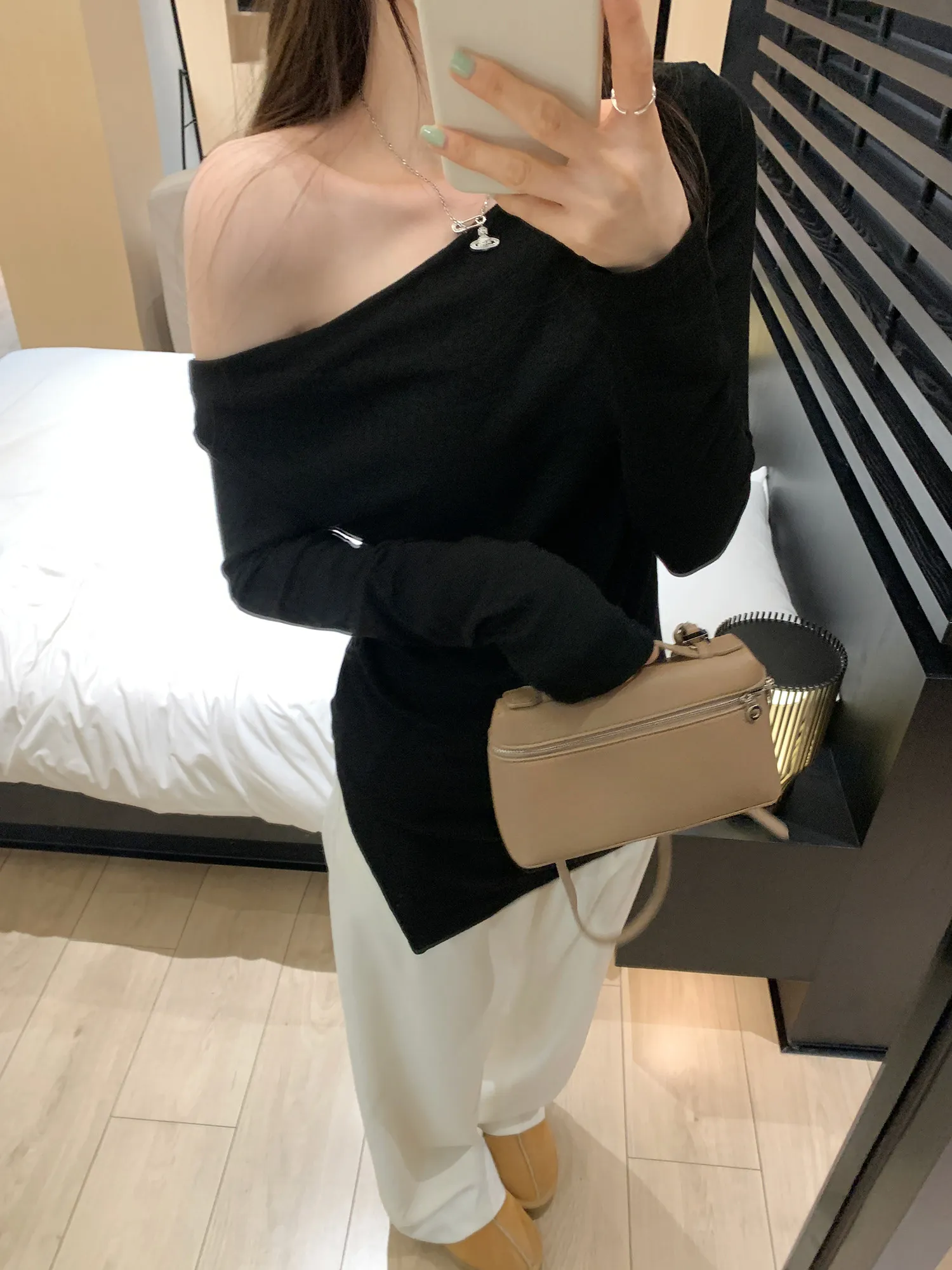 Schickes koreanisches SLE Long Sve One Oulder T-Shirt Damen Faionable Plissee Split Einzigartiges schönes Top für Herbst Winter