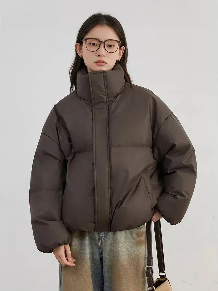 شيك فين معاطف نسائية عصرية فضفاضة بياقة واقفة PU 90 سترات بيضاء مبطنة للأسفل ملابس نسائية دافئة لخريف وشتاء 2025