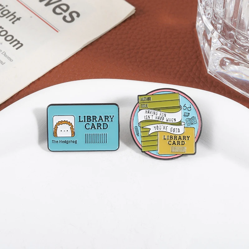 Развлечение-не-жестко-когда-ты-есть-ЛИББЕРИЧНАЯ-КАРТА-брошь-эмалированные-булавки-милый-ежик-броши-с-ЛИБРИЧНЫМ-КАРТкой-значок-на-лацкане-подарок
