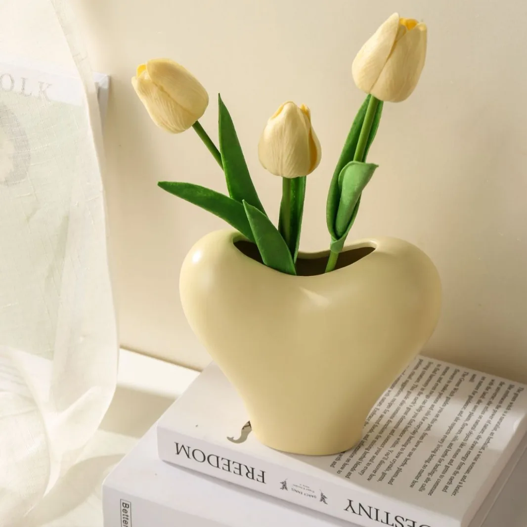 

Ins Milk Yellow Love Ceramic Vase Advanced Hydroponic Vase Home Art Mini Cute Desktop Vase Ornaments Exquisite Home Gift