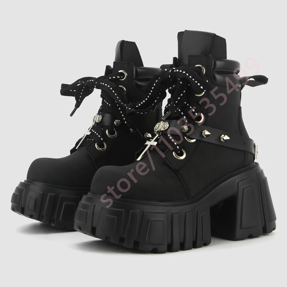 

Черные ботильоны на платформе с круглым носком в стиле панк, новинка 2026, спортивные повседневные ботинки на массивном каблуке, уличные модные женские мотоциклетные ботинки на шнуровке