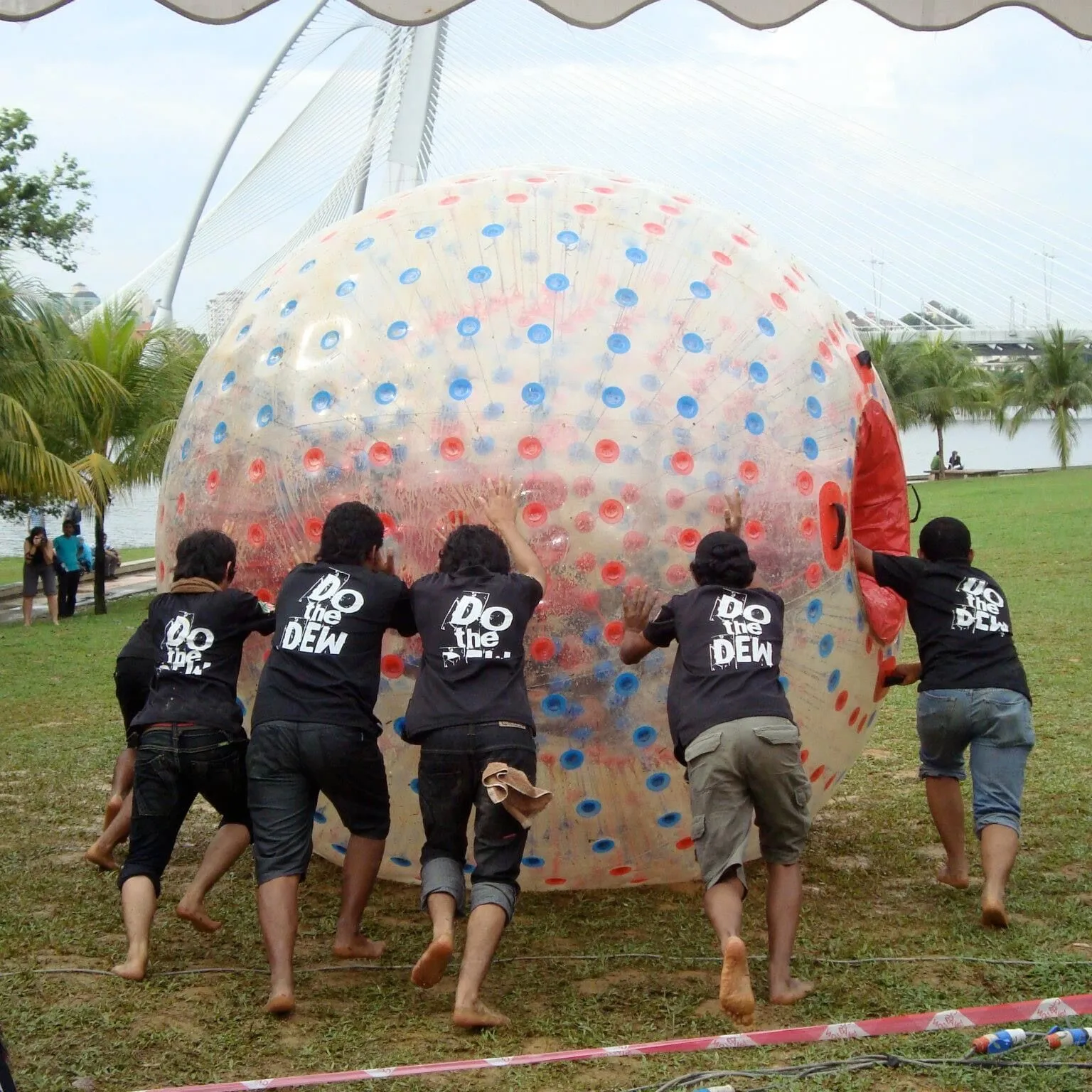 Envío Gratis bola rodante 2,5 M 0,8mm bola inflable bola de hámster humano bola inflable Zorb corporal