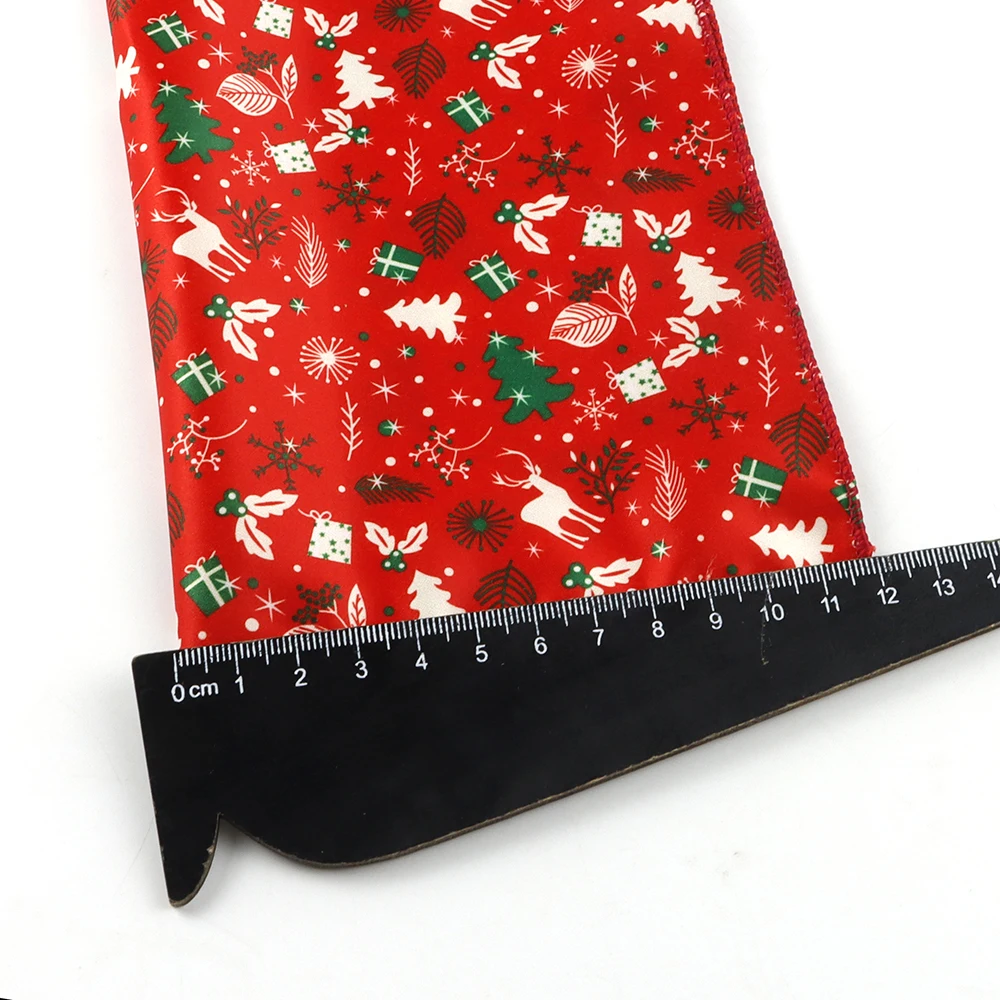 クリスマスの日ソフトポケットスクエアグリーンクリスマスソックスパターンハンカチハロウィンクリスマスパーティースーツアクセサリーギフトとして