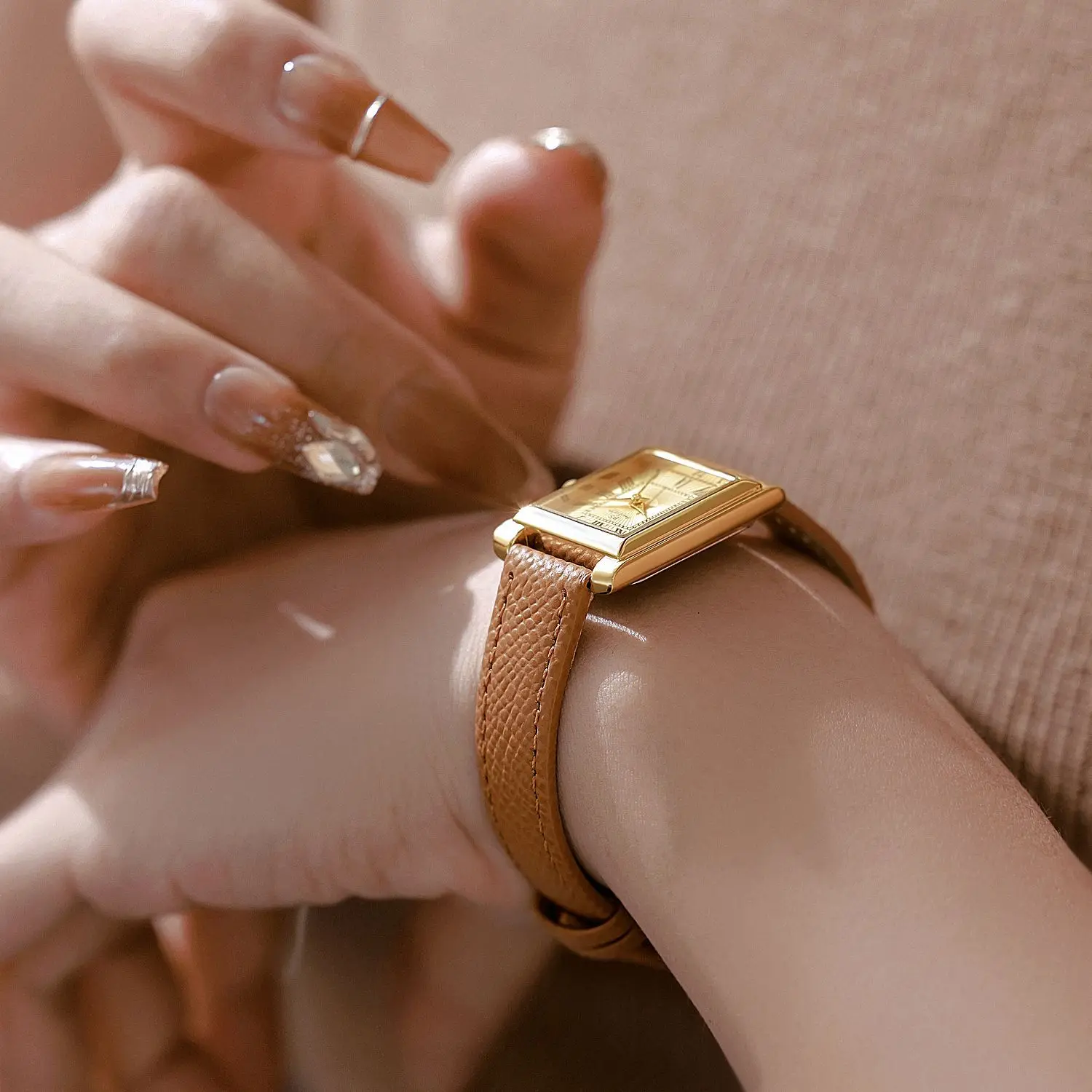 2025 NOWE Zegarki Damskie Kwadratowa Tarcza z Cyframi Rzymskimi Zegarek Kwarcowy Minimalistyczny Ekskluzywny Skórzany Pasek Damski Zegarek na Rękę