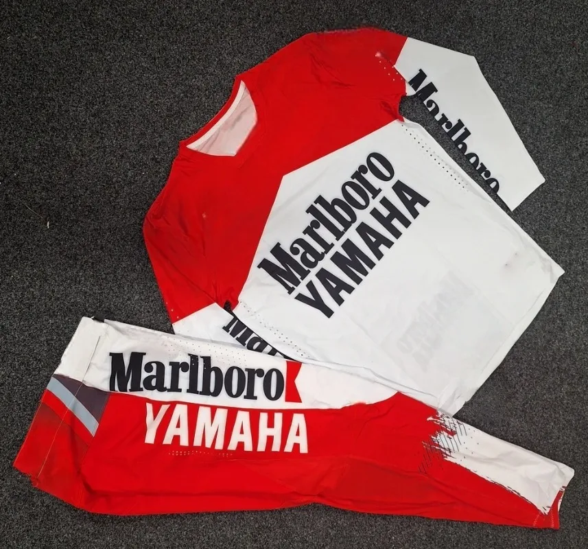 

Модный комплект для мотоциклистов Yamaha (красный): костюм с длинными рукавами и брюками для мужчин и женщин, весна-осень 2026, повседневный спортивный комплект для езды на мотоцикле