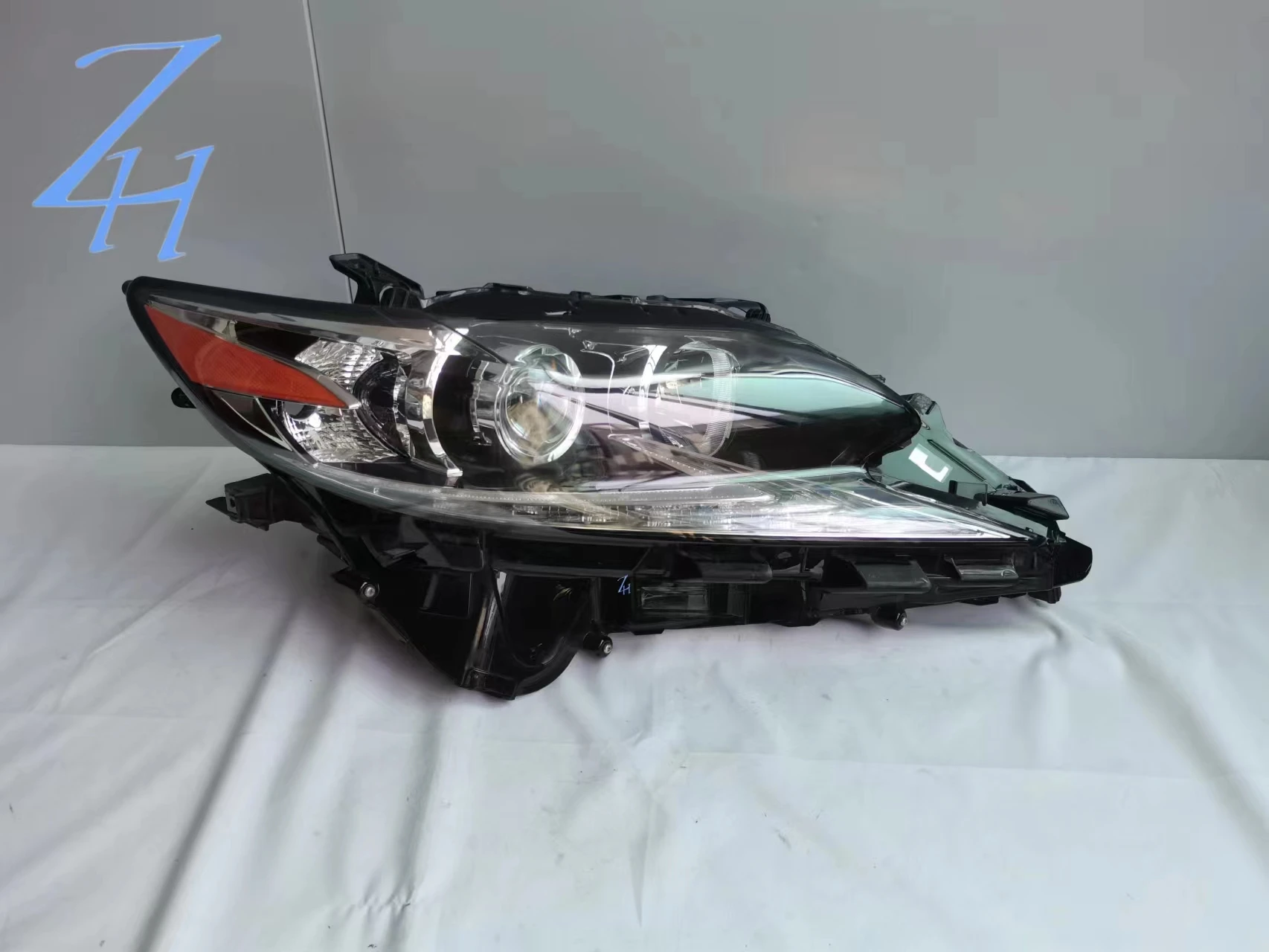 For2016-2018 Lexus ES200 ES250 ES300 Headlight Assembly Xenon automotive headlight LED headlight accessories Original manufactur