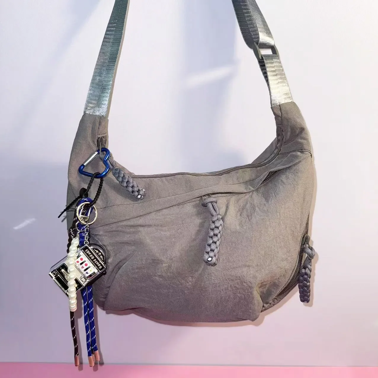 

Nylon Fabric Shoulder Bag With Charms New High Capacity Women's Crossbody Messenger Bag Leisure Versatile Shoulder Hobos Bag