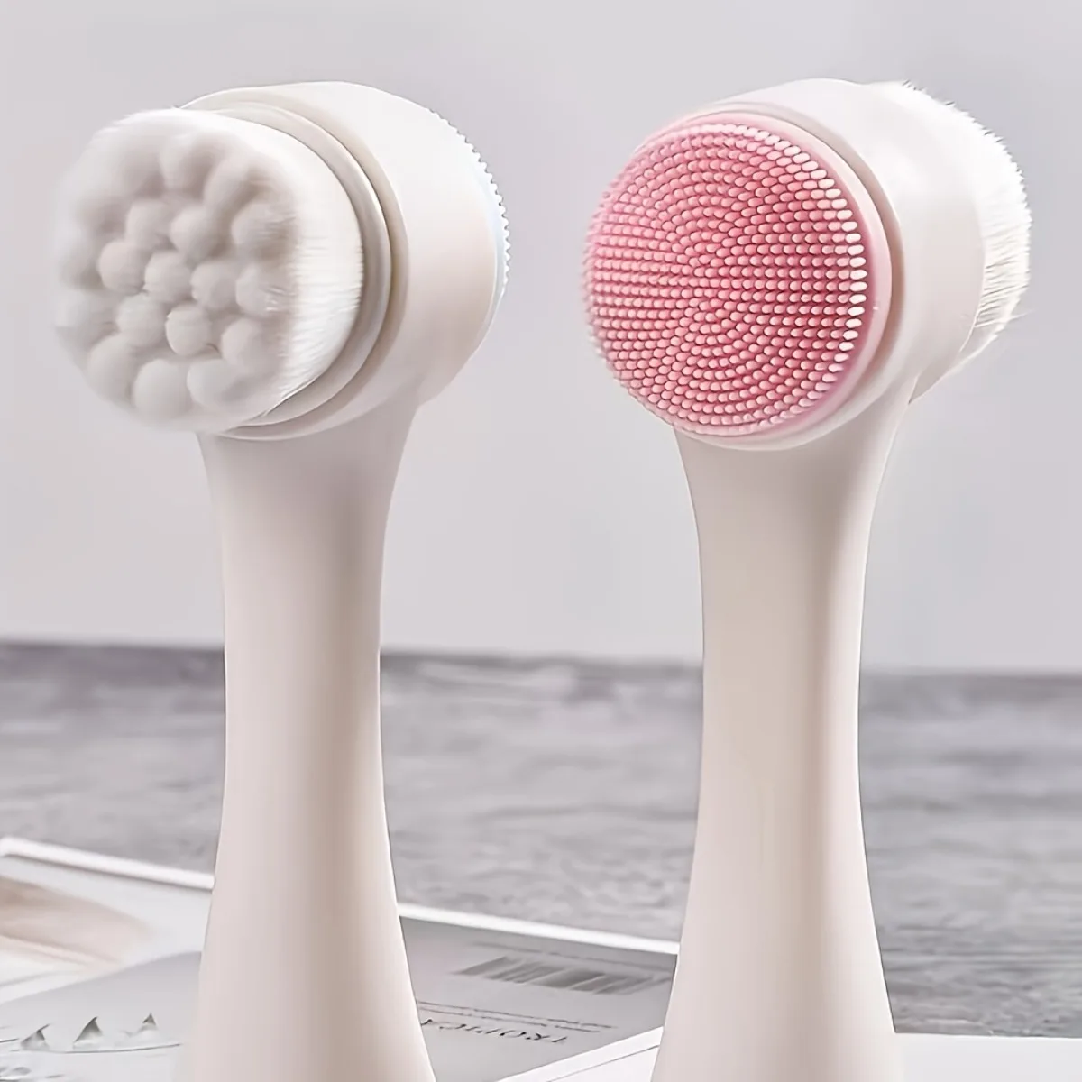 

Facial Exfoliating and Deep Cleansing Brush,Double-Sided Silicone and Soft Bristle Cleansing Milk,Light Beige Care Facial Toner