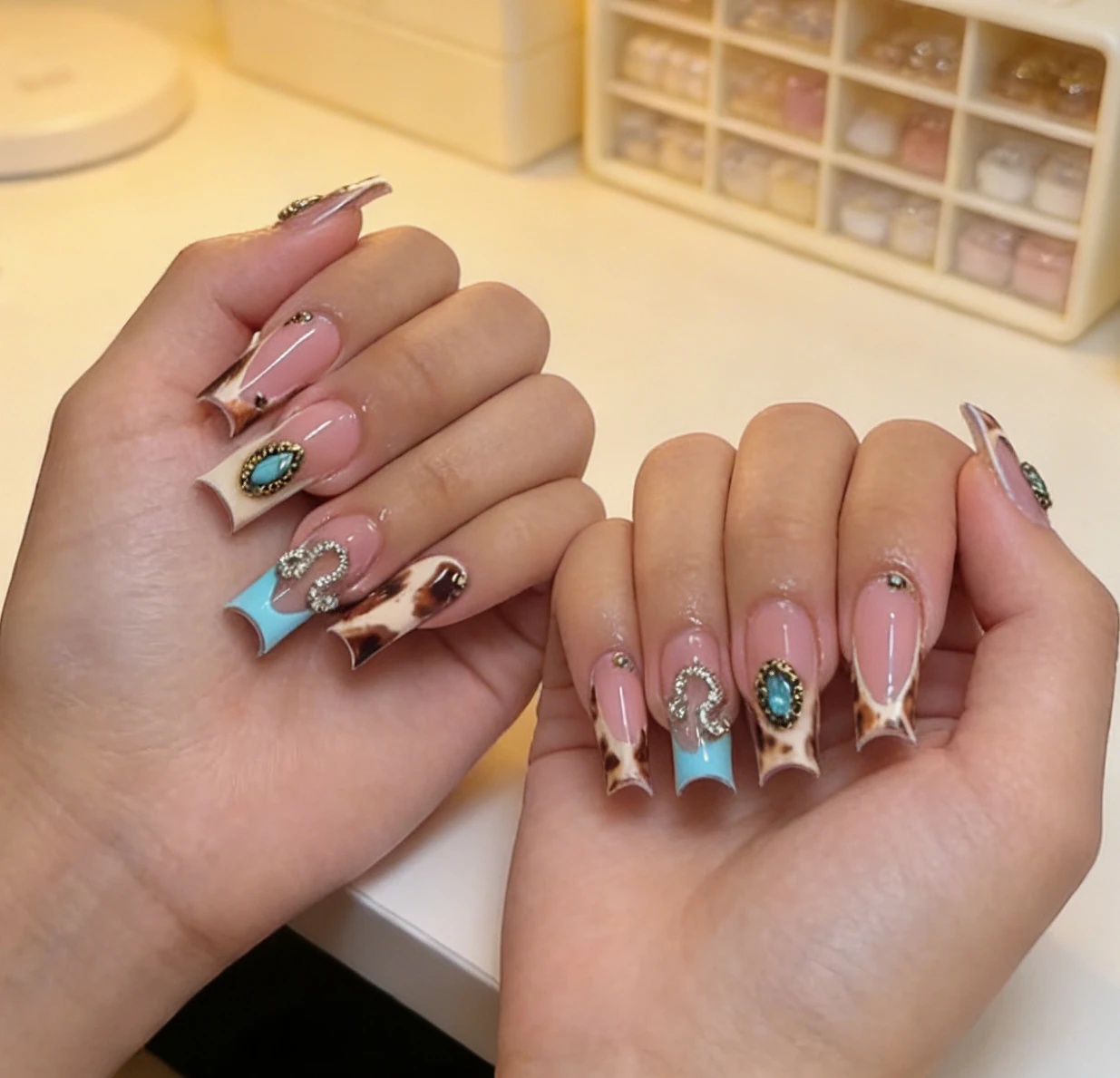 24Pcs White French 3D Bow Crown Diamond Press On Nails Reusable With Jelly Glue Nail File Women Daily Party Prom Date