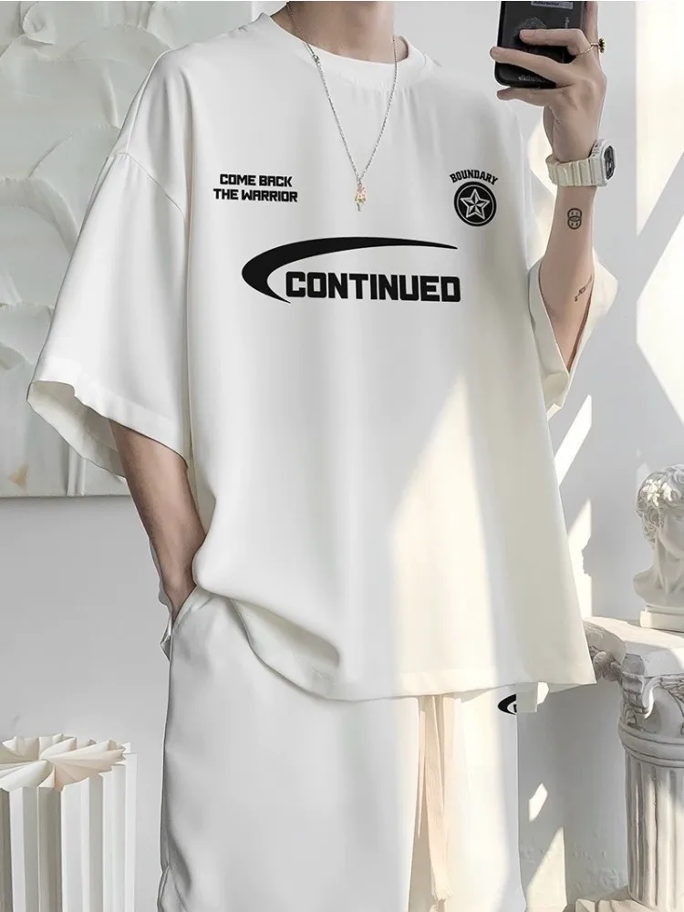 

Белая футболка из ледяного шелка с коротким рукавом для мужчин, летняя, молодежная, модная, свободного кроя, тонкая, комплект, крутой студенческий трендовый наряд, с круглым вырезом, с принтом