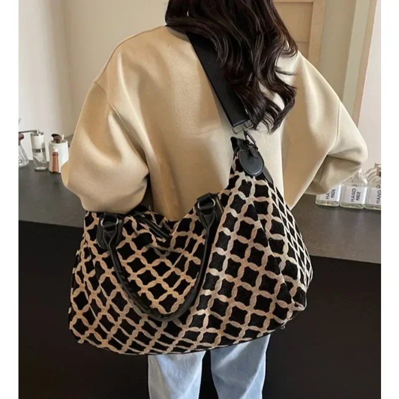 2024 Hot Trendy Leopard Personality Travel Shoulder Bags Large Capacity Dry and Wet Separation Super Cool Tote Bags dla kobiet