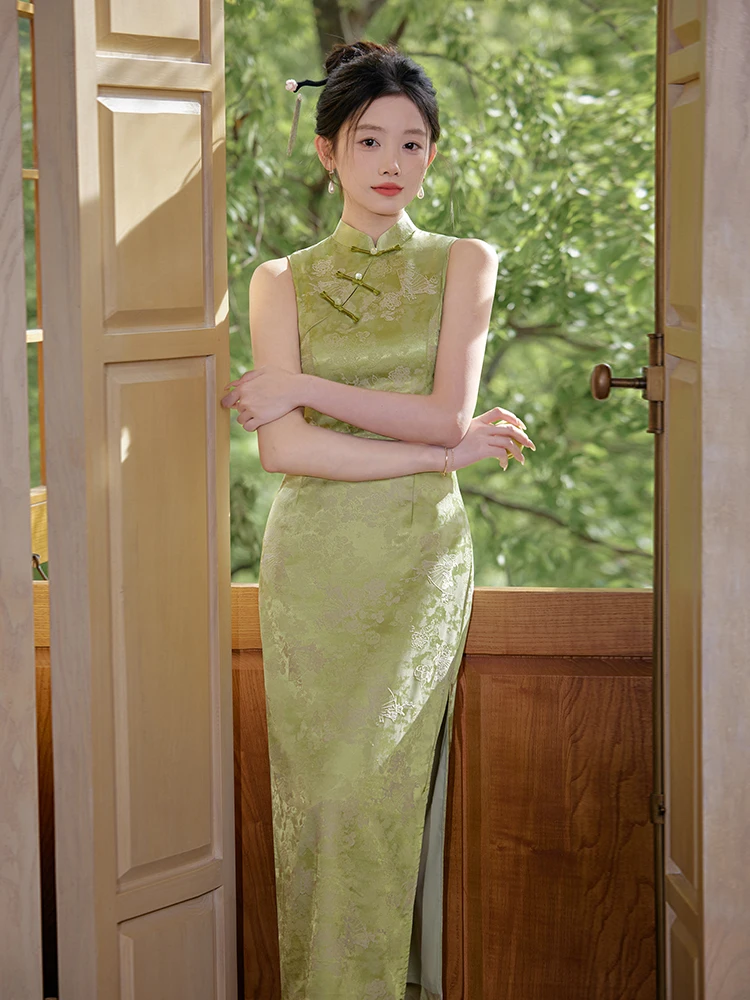 

Новое китайское платье-ципао для женщин, удлиненная версия, облегающее, однотонное, для повседневной носки, из полиэстера.