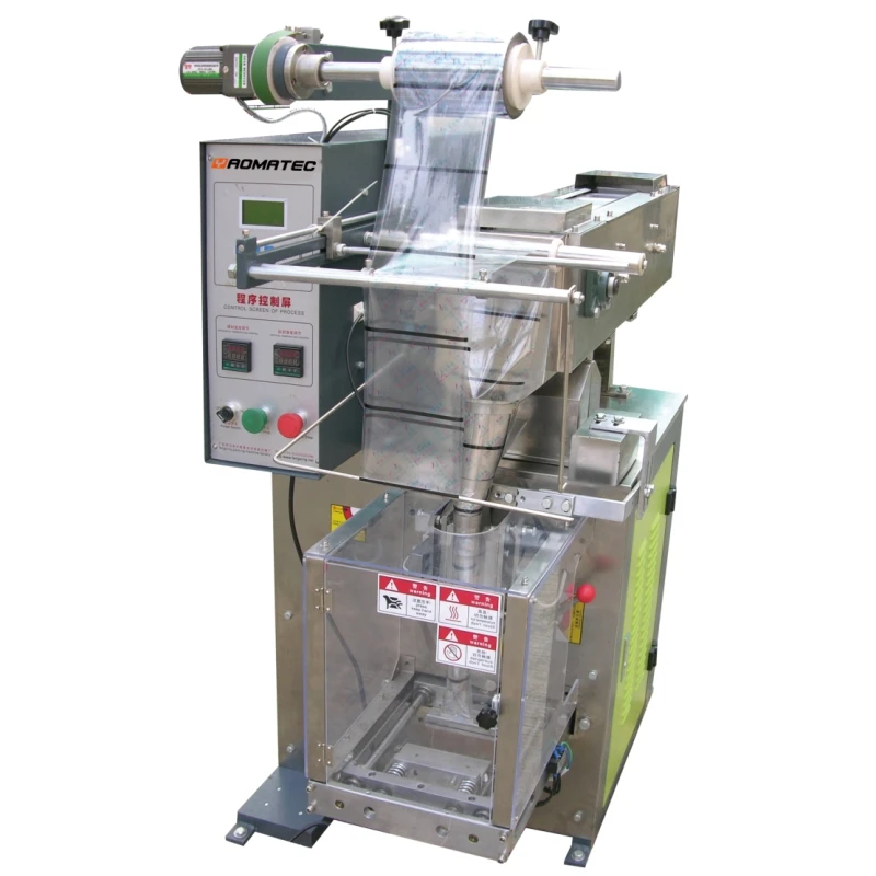 Fully automatic vertical packaging machine with conveyor belt for automatic feeding of food granules potato chips candies