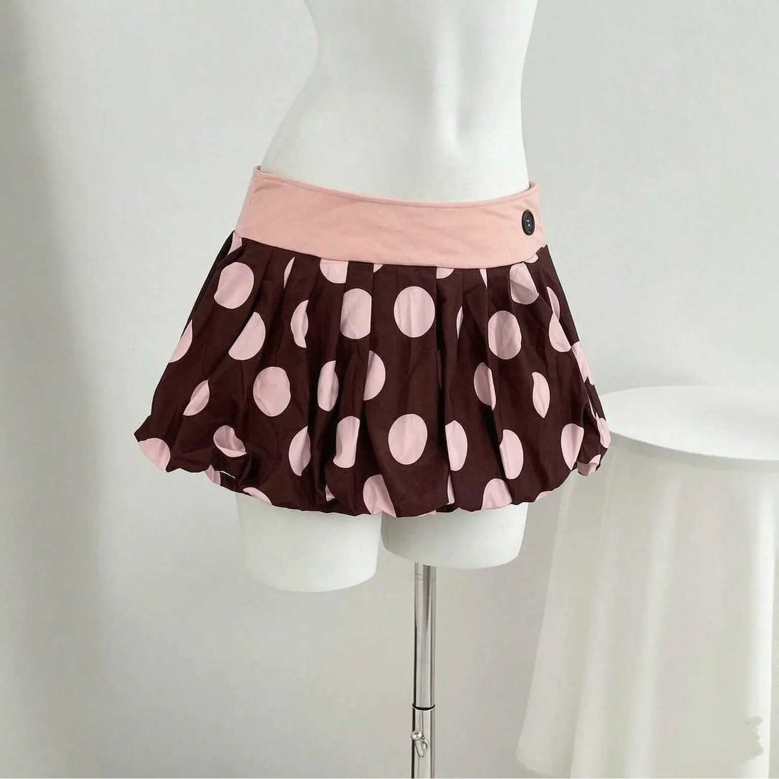 2026 new summer retro brown base pink polka dot contrasting half skirt sweet spicy girl short skirt trend niche vacation date