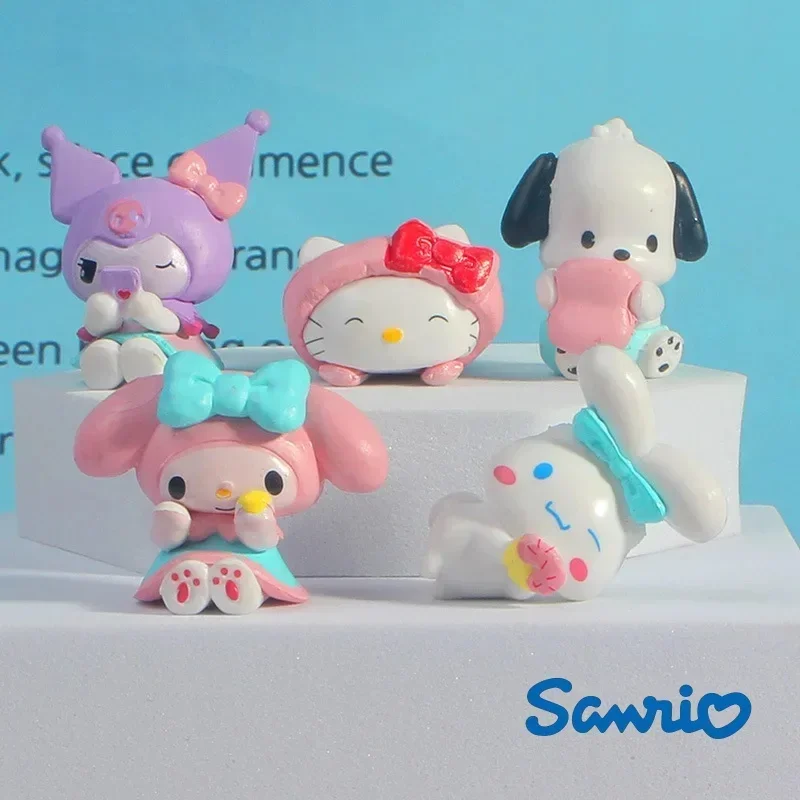 Figuras de acción de Sanrio, muñecos de dibujos animados de 5 piezas, Cinnamoroll, modelo acrílico, colección de decoración de escritorio, regalo de cumpleaños