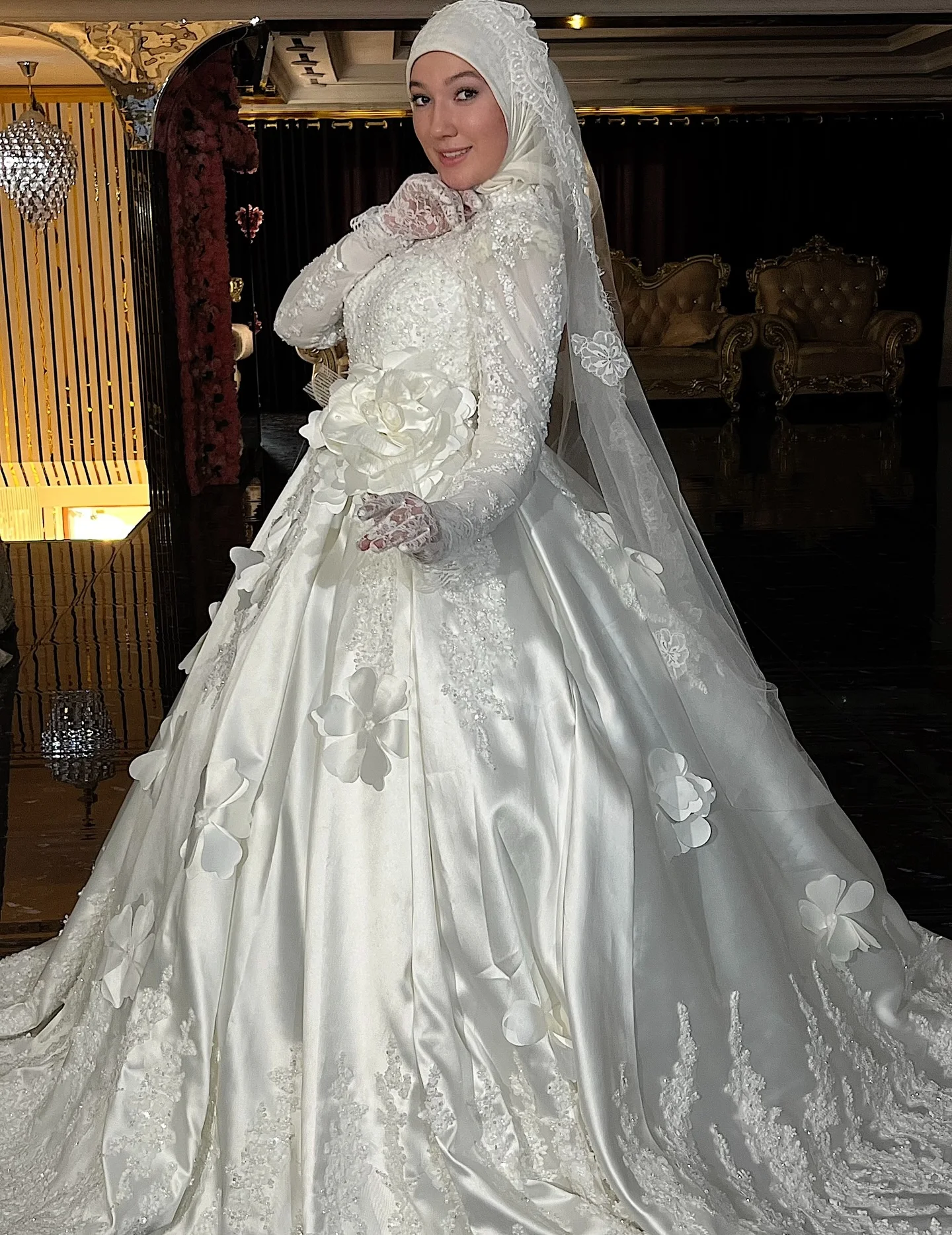 Customized High Collar Long Sleeve Satin Muslim Wedding Dress 3D Flower Decal Ball Dress Conservative Islamic Bride Dress