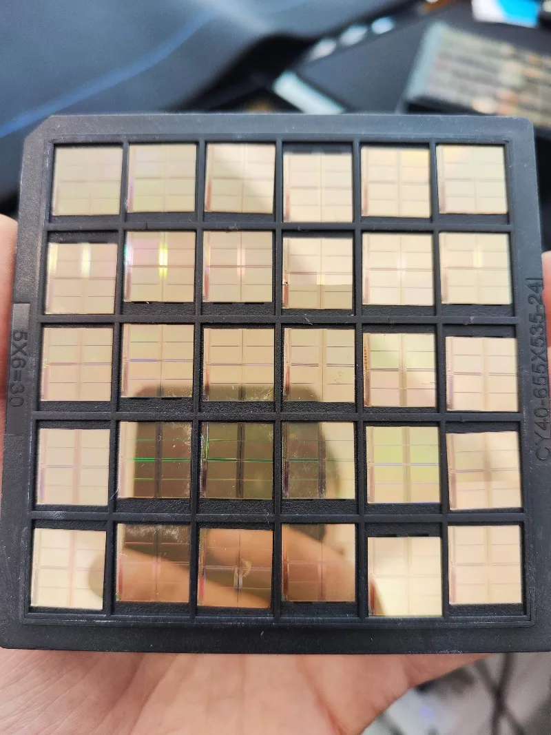Memory Flash Bare Silicon Wafer Die Chip For Teaching Research Exhibition Different Sizes Semiconductor Sample