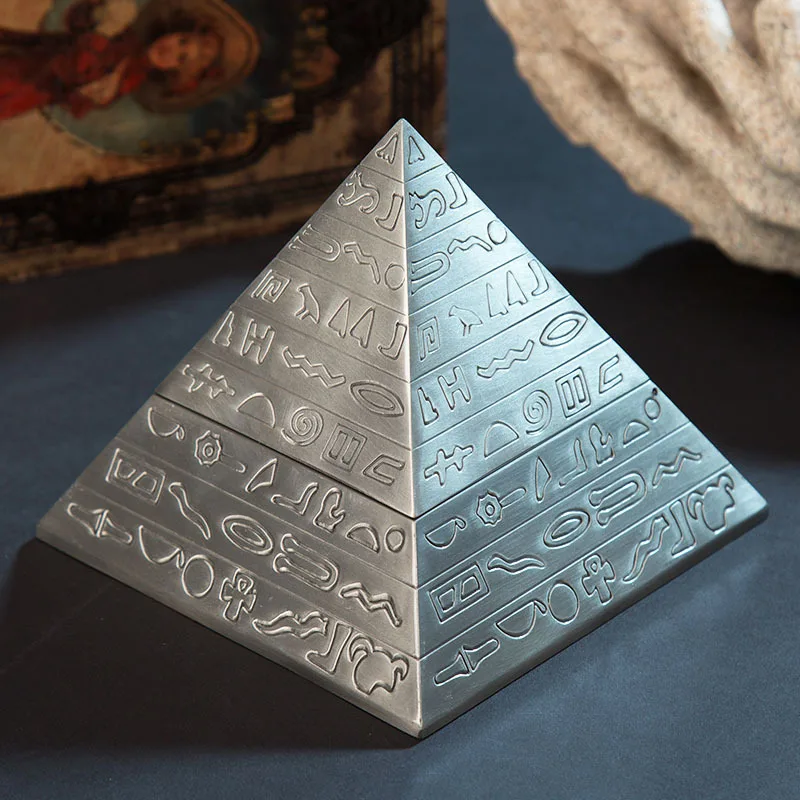 

Classic Retro Egyptian Pyramid Metal Ashtray with Lid, Creative Engraved Home Decor Ornament, Unique Gift for Collectors
