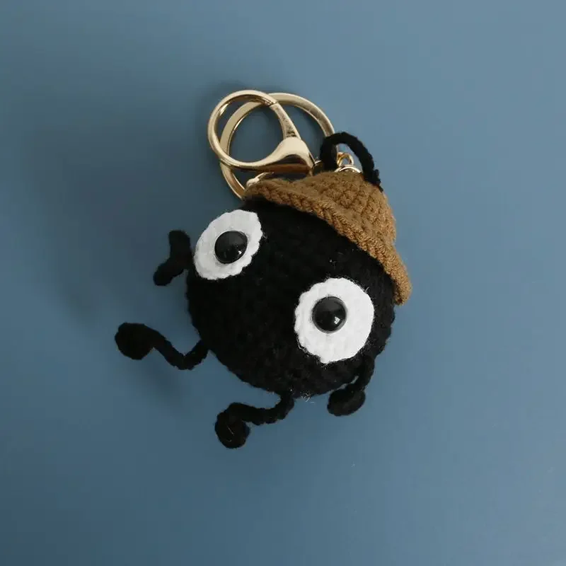 かわいい黒いブリケット人形かぎ針編みキーホルダー、クリエイティブな石炭ボールスプライト編みキーホルダー、バックパックペンダント、ニットアクセサリー