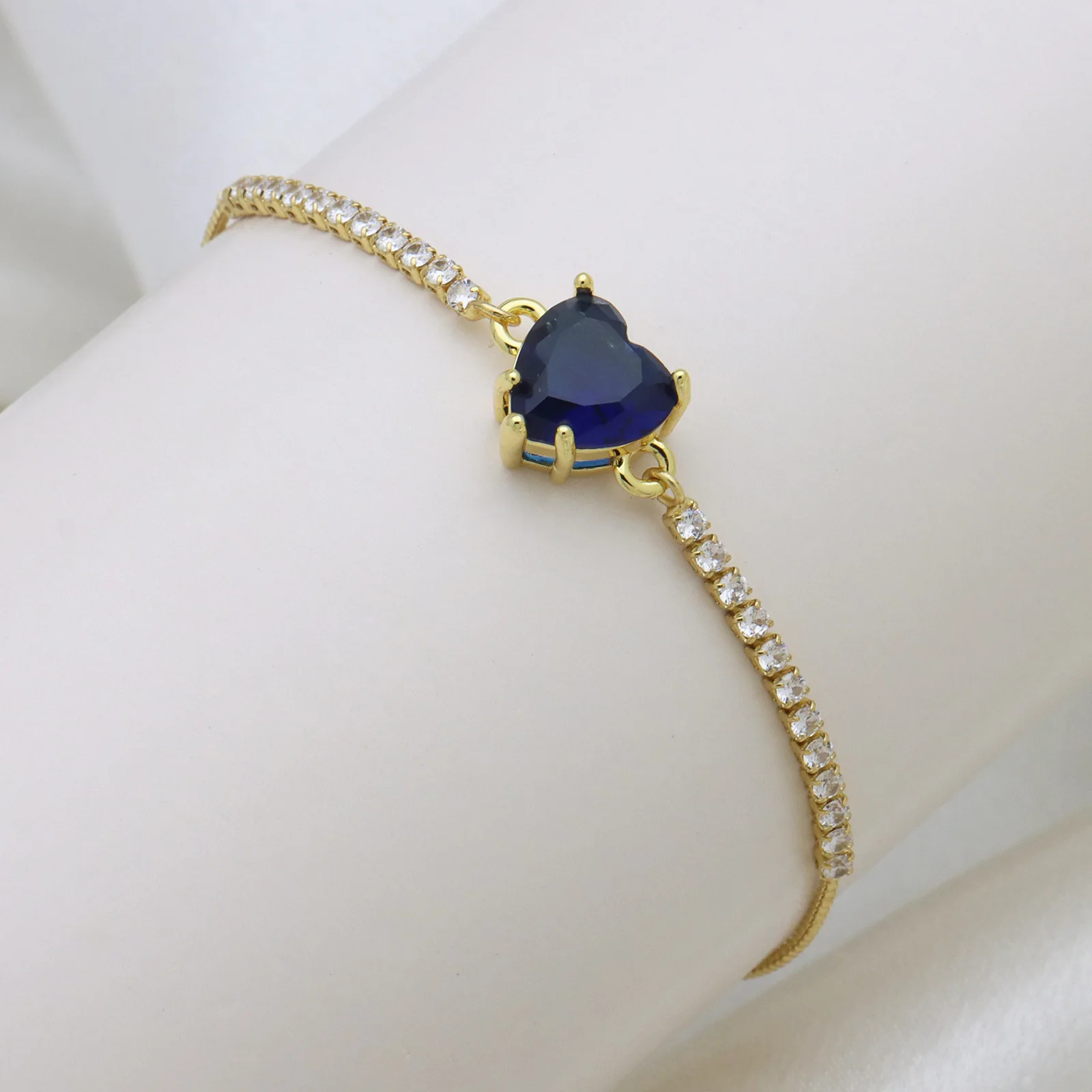 Herzförmiges, farbenfrohes Kristall-Schiebe-Armband für Damen, verstellbares Armband mit Strasssteinen, Tennis-Zugketten-Armband, modisches Schmuckgeschenk – Detail 4