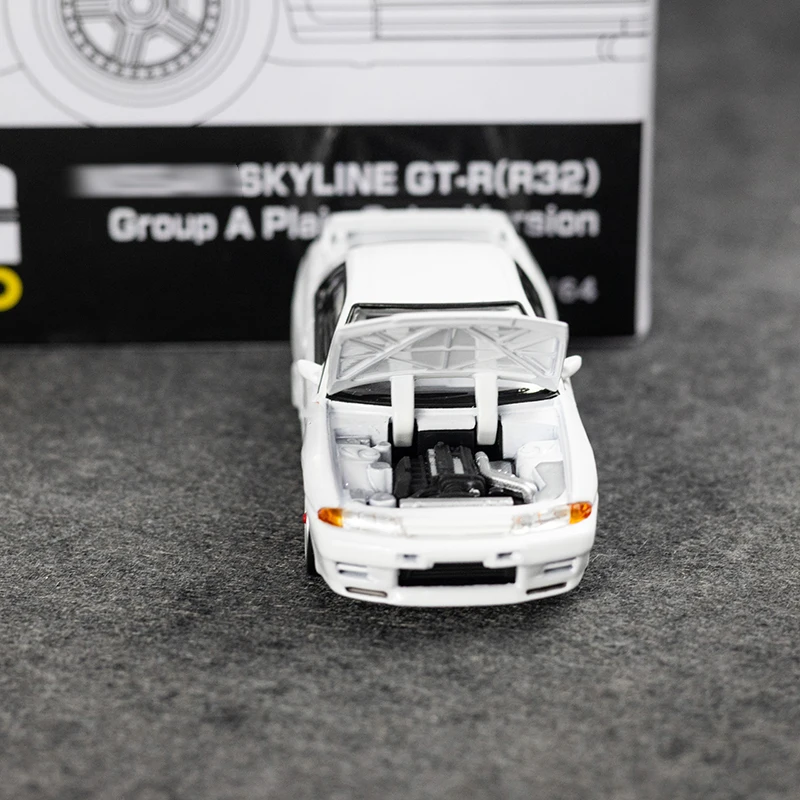 TLV Domica 1:64 Skyline GTR R32 White Exhibition limited collection pieces