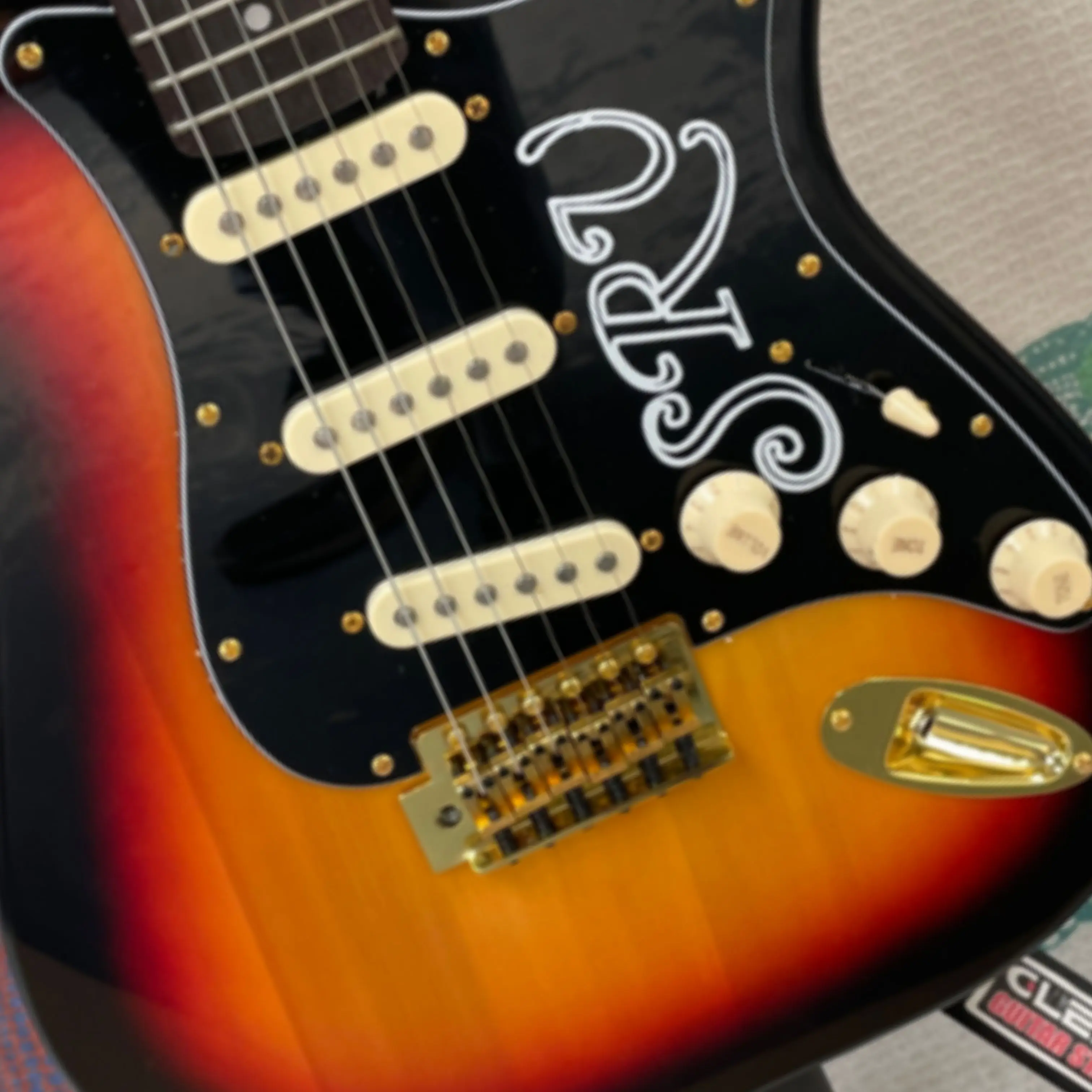 3TS Electric Guitar,Black Pickguard,Rosewood Fretboard,Full Gold Hardware Guitars,Display collection arrangement Guitarra