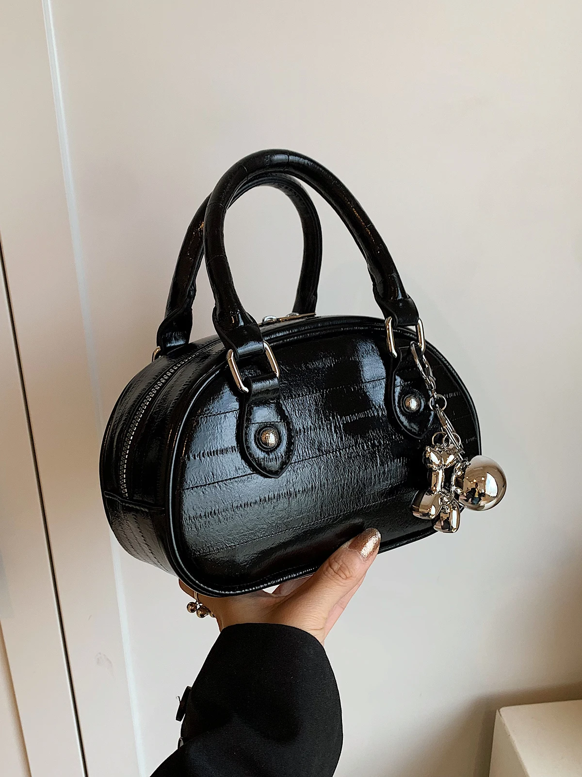 Fashionable Silver Crossbody Bag Women\'s 2026 New Style Versatile Bowling Bag Soft PU Leather Medium Neutral Style Handbag