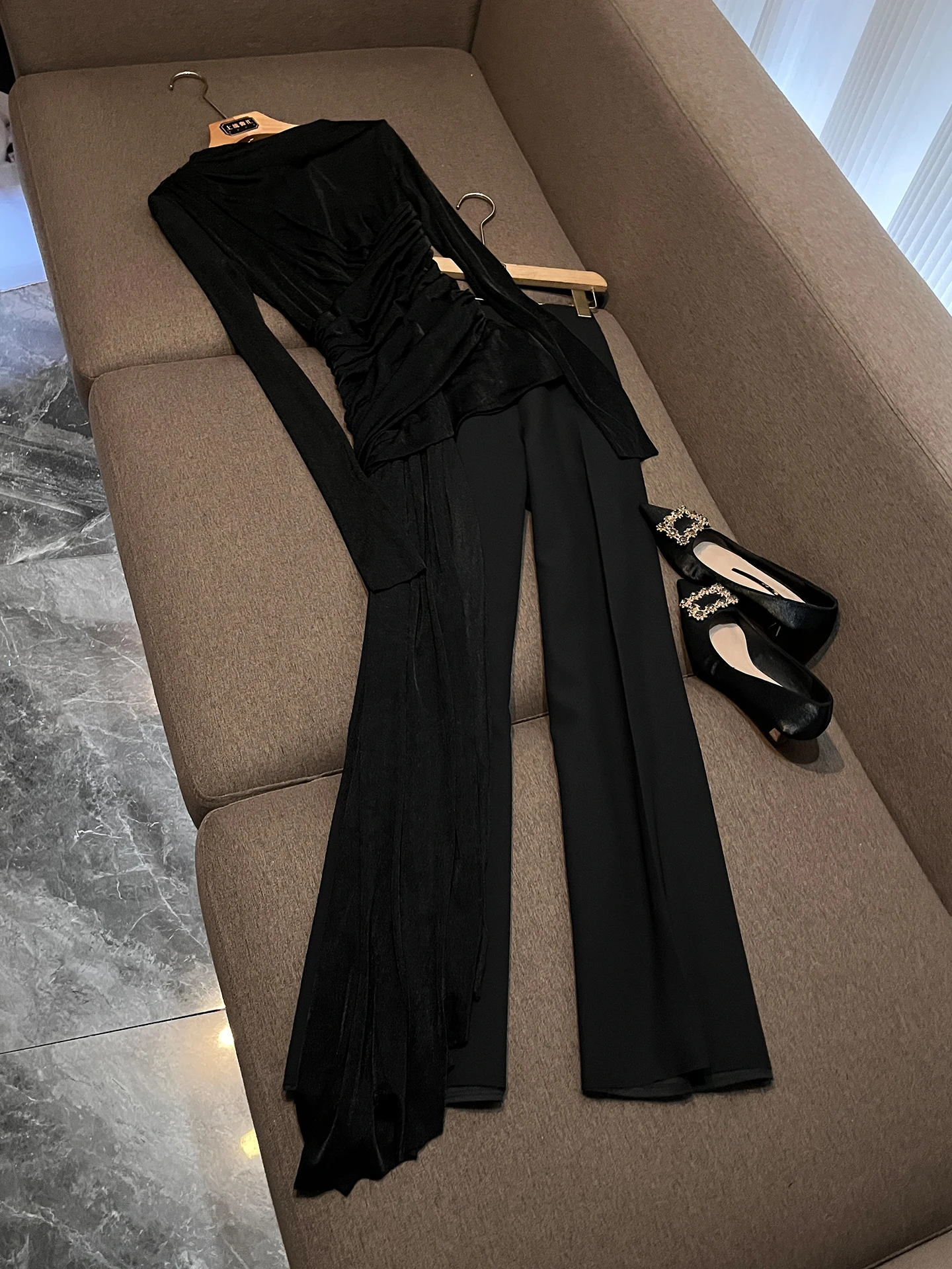 

Элегантная черная женская приталенная блузка с длинным рукавом и кружевом, прозрачная, с зауженной талией, для офиса, P39, с отворотами, однотонная