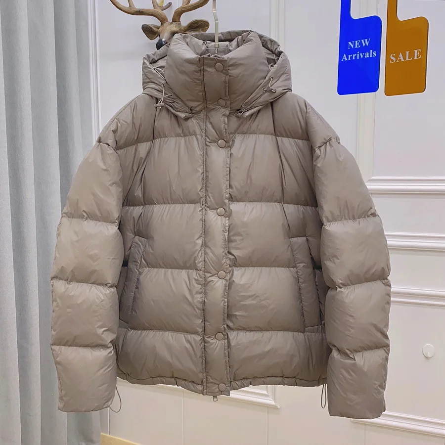 เสื้อแจ็คเก็ตขนเป็ดสีขาวสำหรับผู้หญิงปี 2026 พร้อมฮู้ดที่ถอดออกได้ อุ่นสบายสำหรับฤดูใบไม้ร่วงและฤดูหนาว เสื้อคลุมลำลองสีพื้นเรียบง่าย ทรงโอเวอร์ไซส์