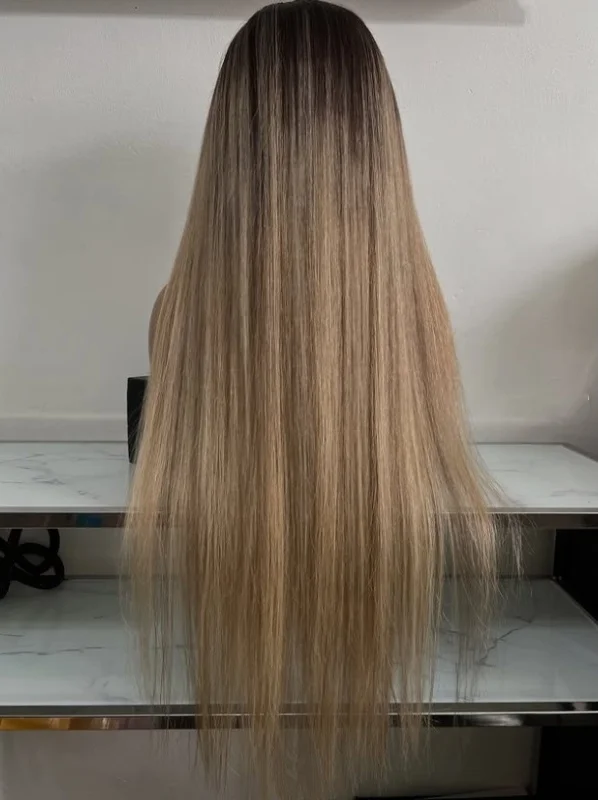 Wig Rambut Sintetis Ombre Pirang Kotor Lurus Lace Frontal 13x4 Pirang Abu Gelap dengan Akar Gelap Wig Akar Gelap untuk Wanita